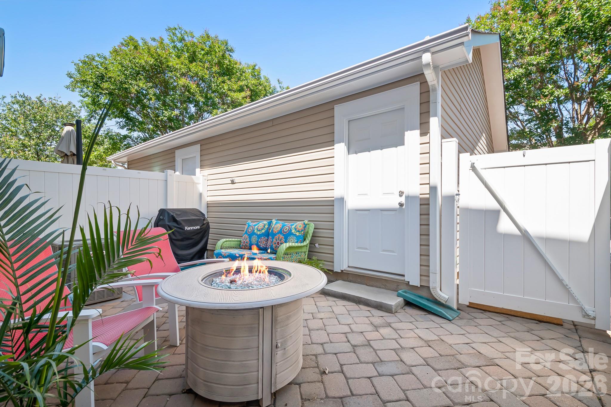 18478 W Catawba Avenue Property Photo 6