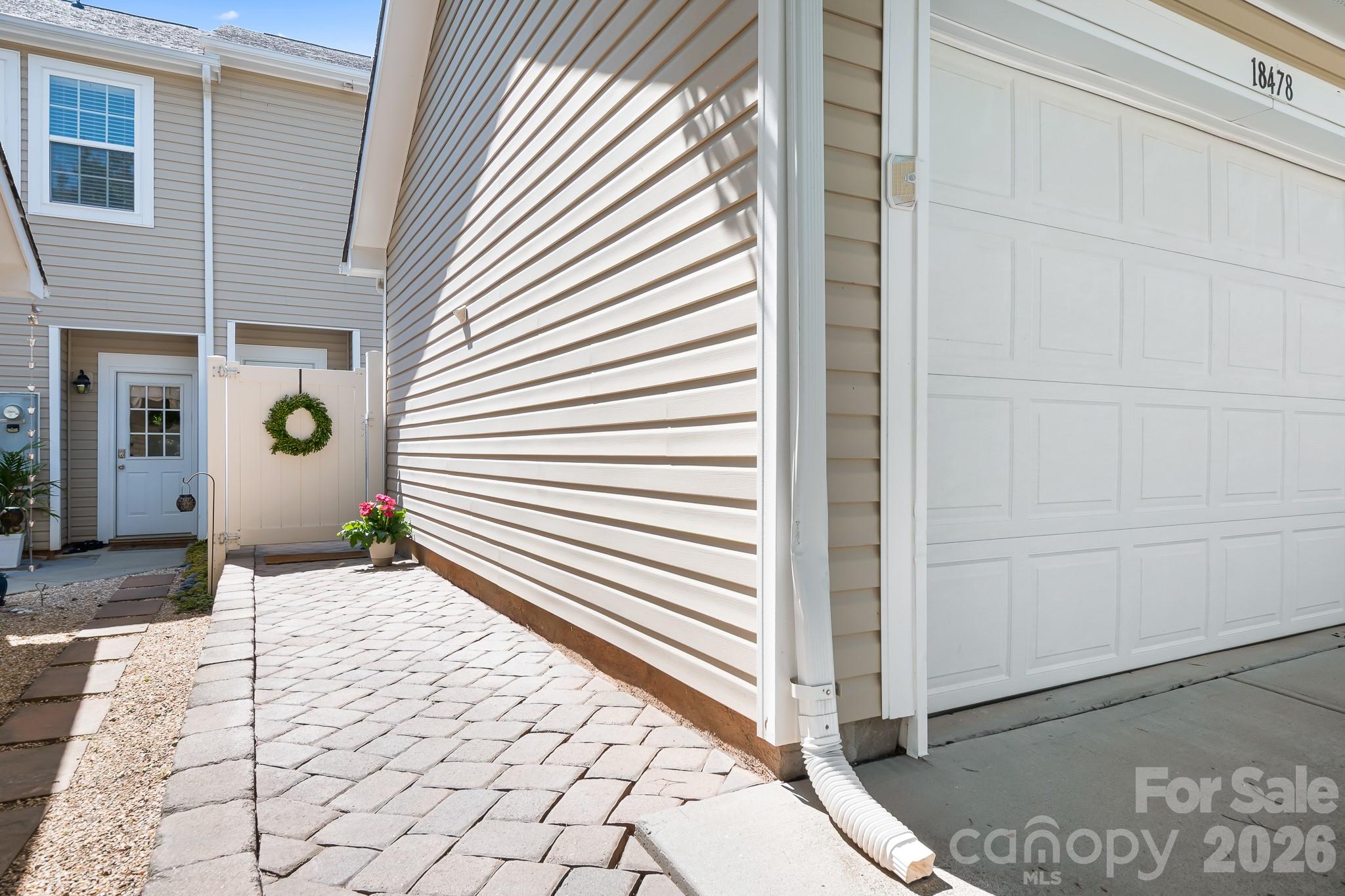 18478 W Catawba Avenue Property Photo 7