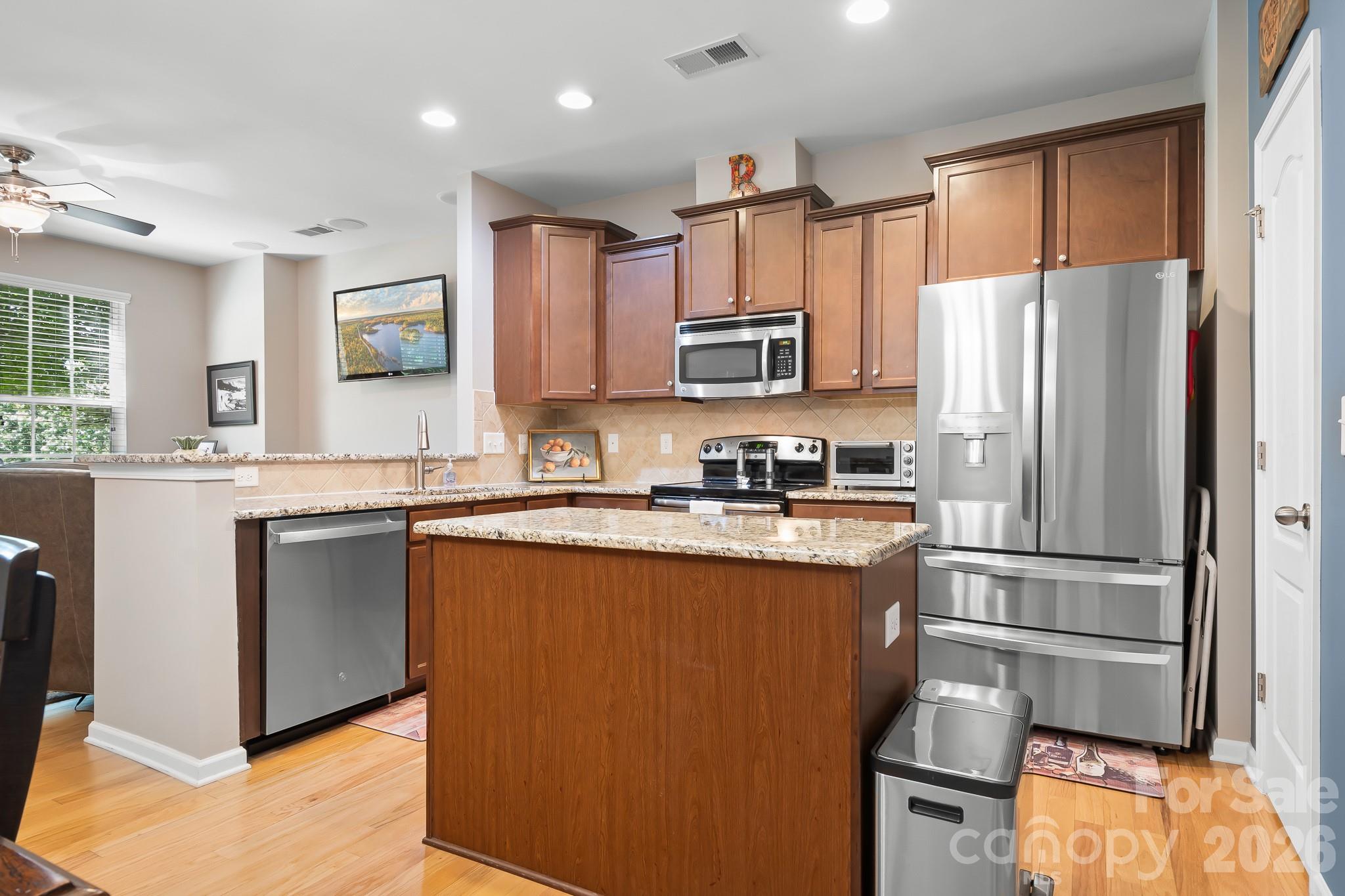 18478 W Catawba Avenue Property Photo 10
