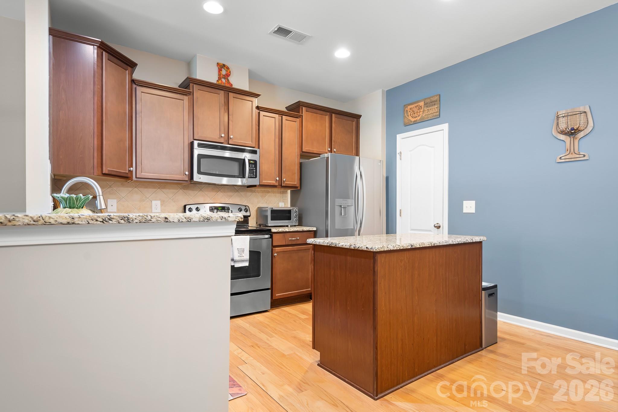 18478 W Catawba Avenue Property Photo 13