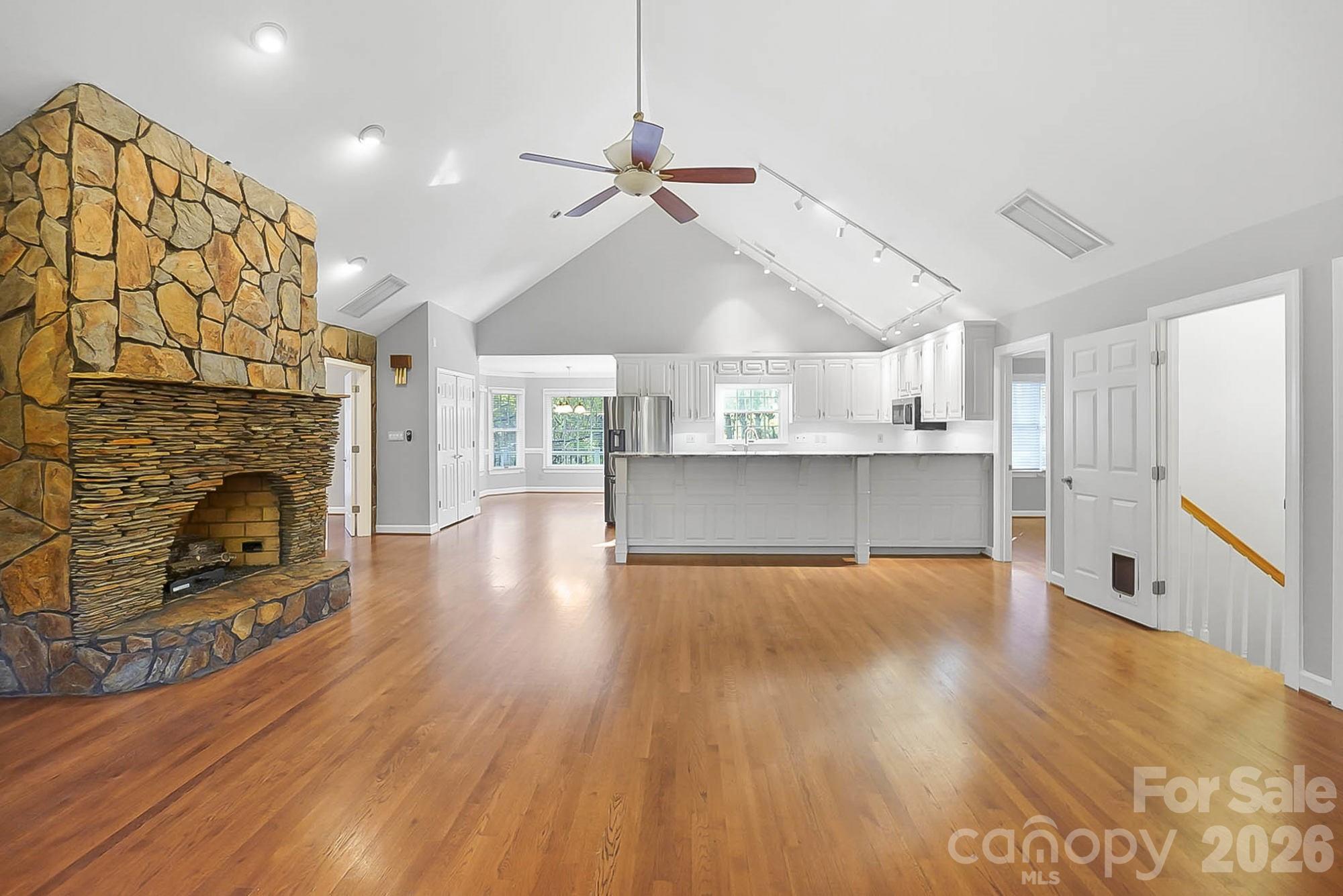 3475 Pikeview Road Property Photo 4