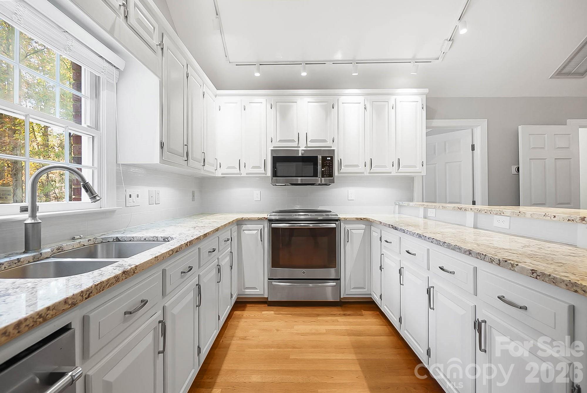 3475 Pikeview Road Property Photo 13