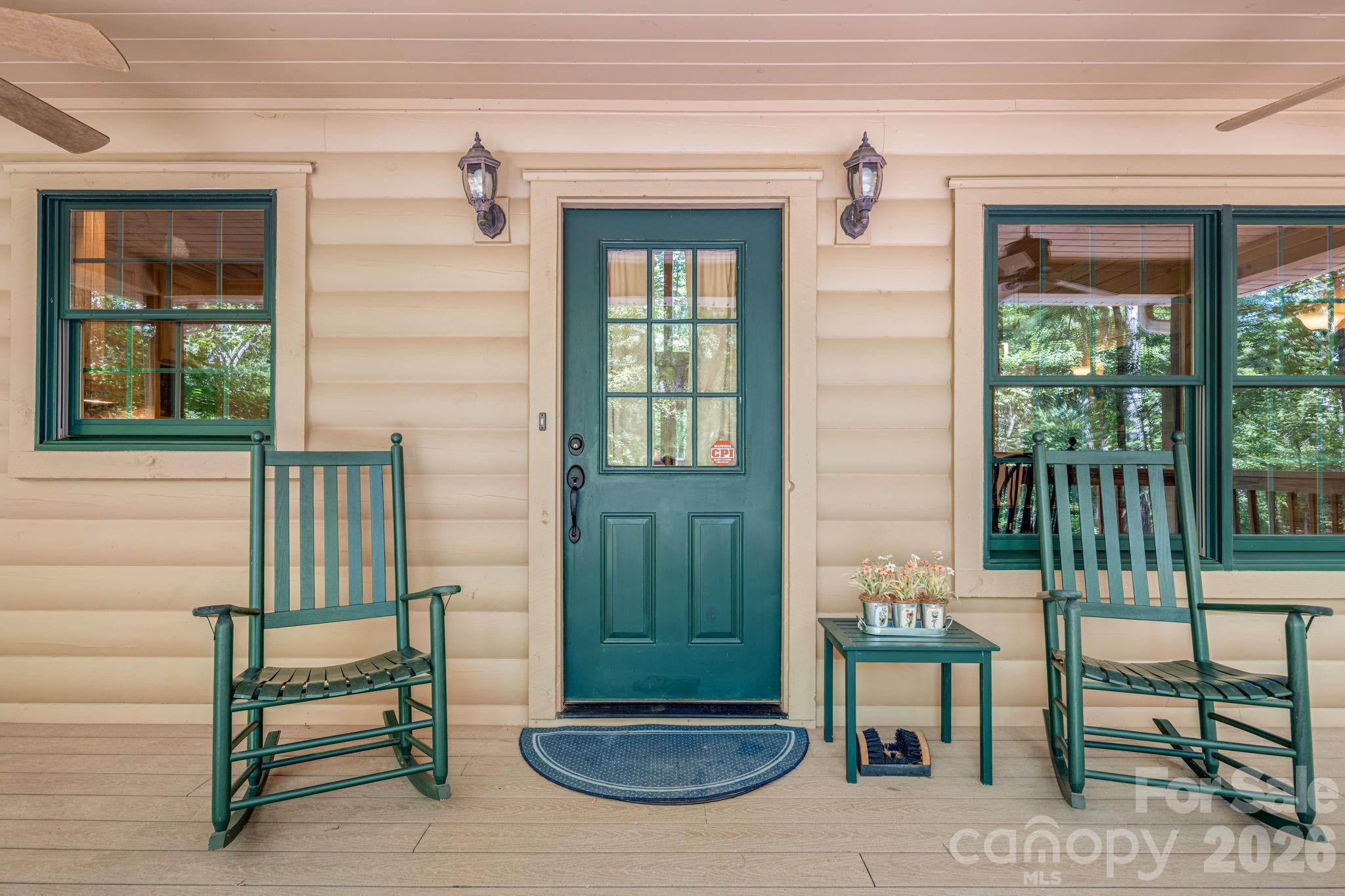 240 Ravenswood Drive Property Photo 6