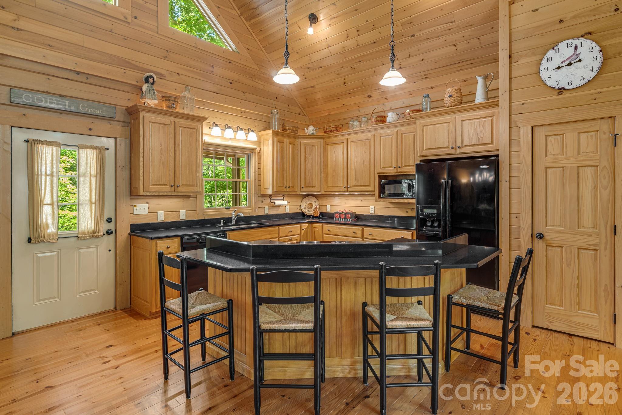 240 Ravenswood Drive Property Photo 11