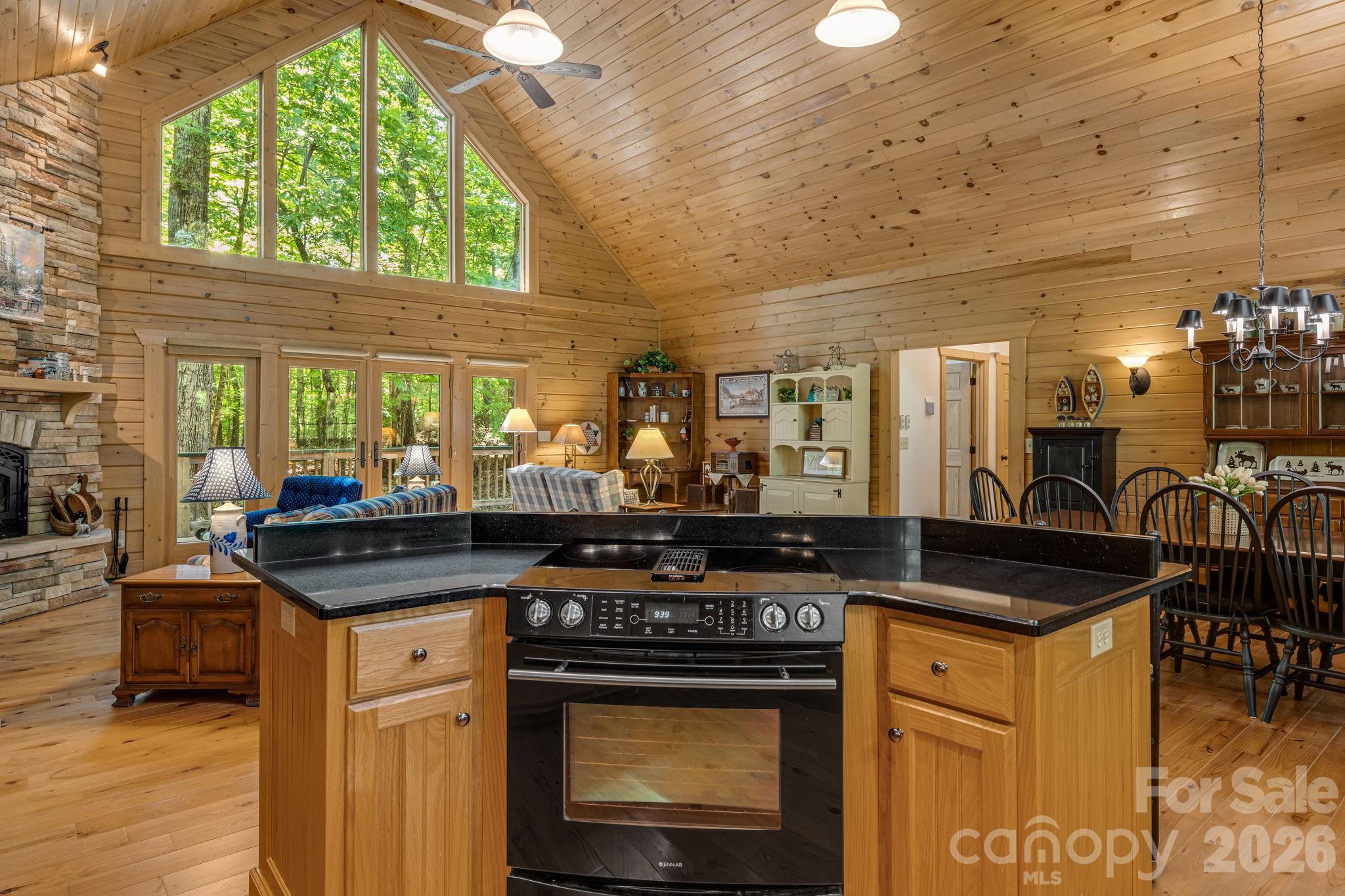 240 Ravenswood Drive Property Photo 12