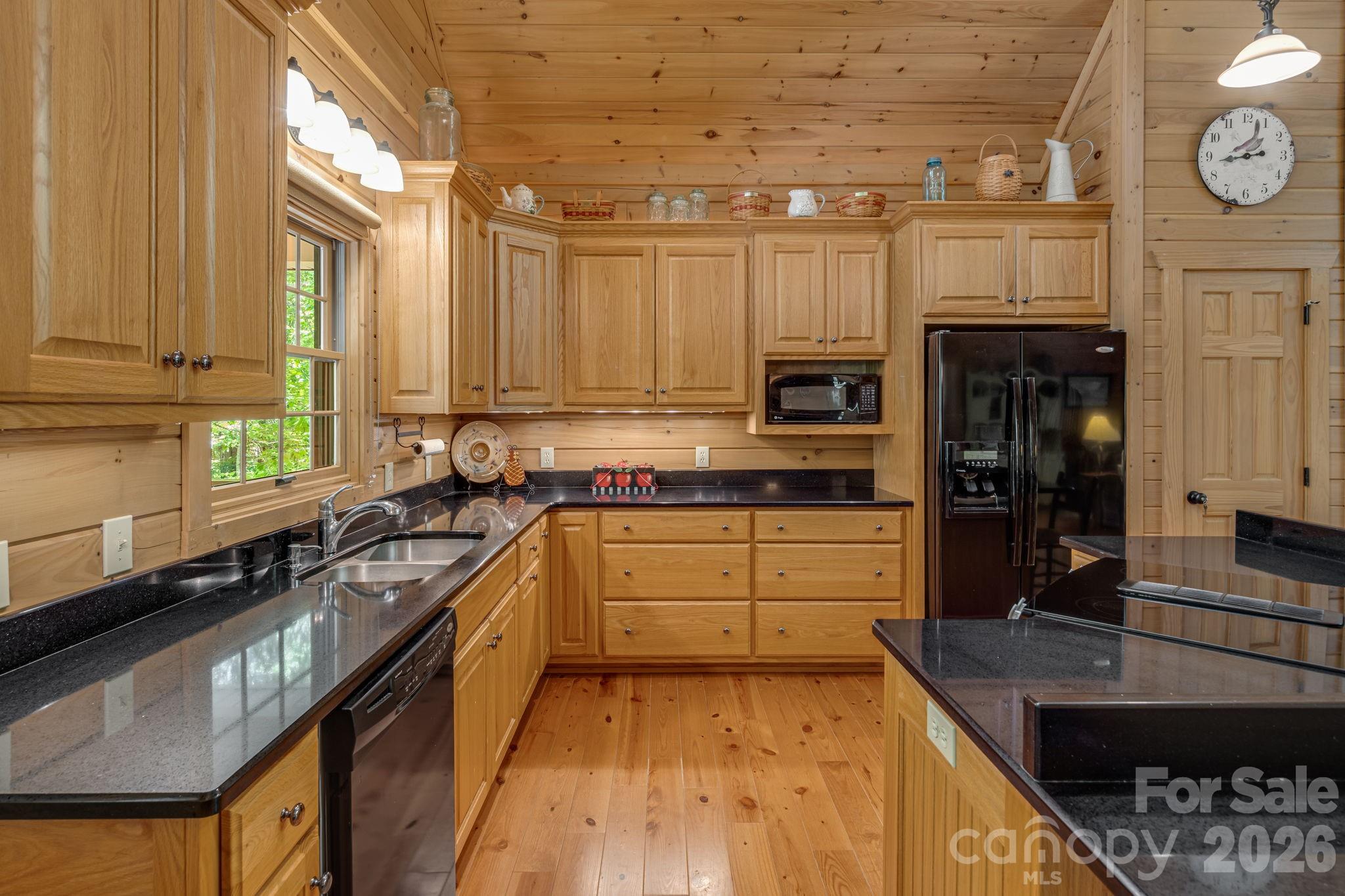 240 Ravenswood Drive Property Photo 13