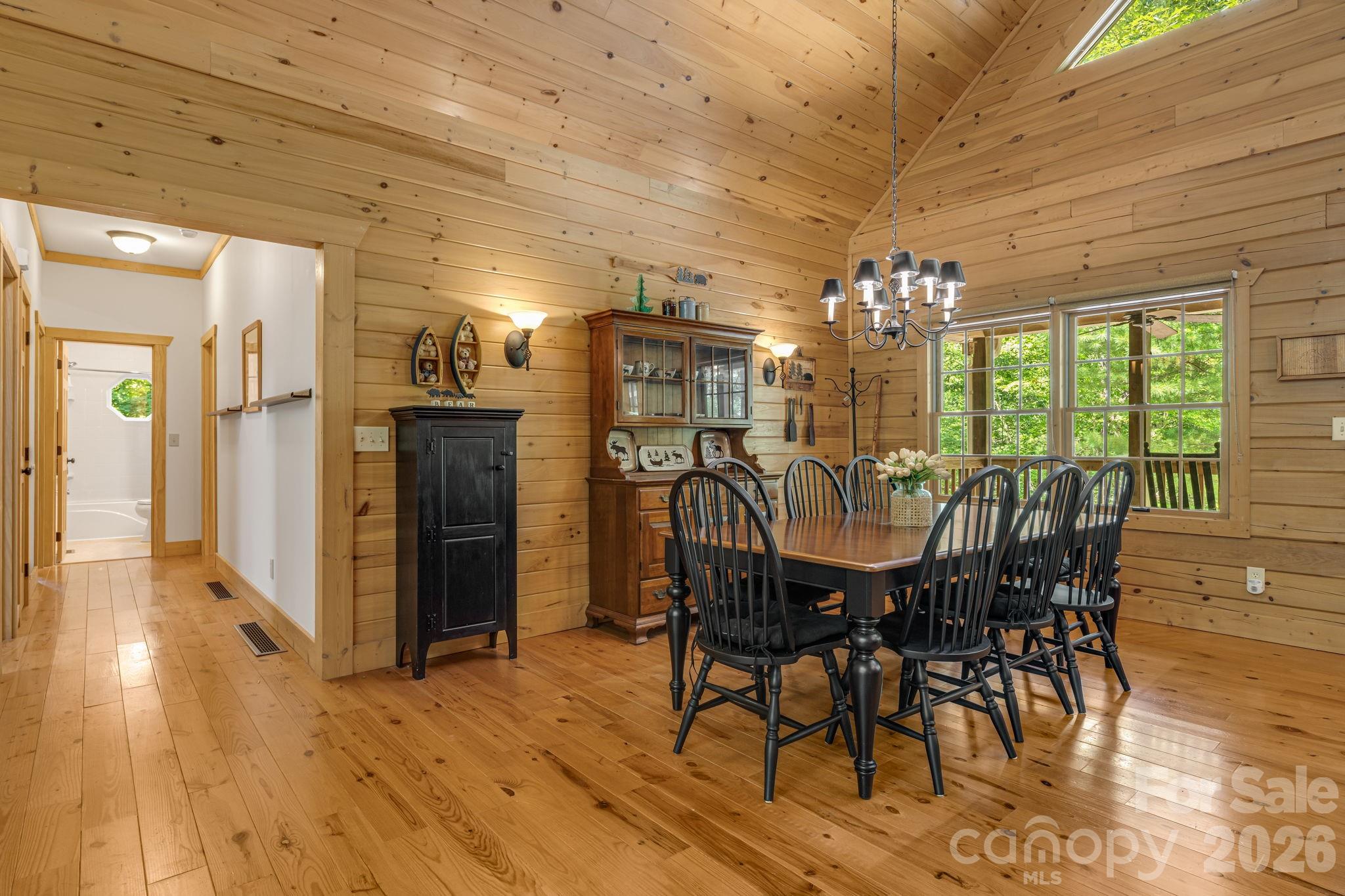 240 Ravenswood Drive Property Photo 14