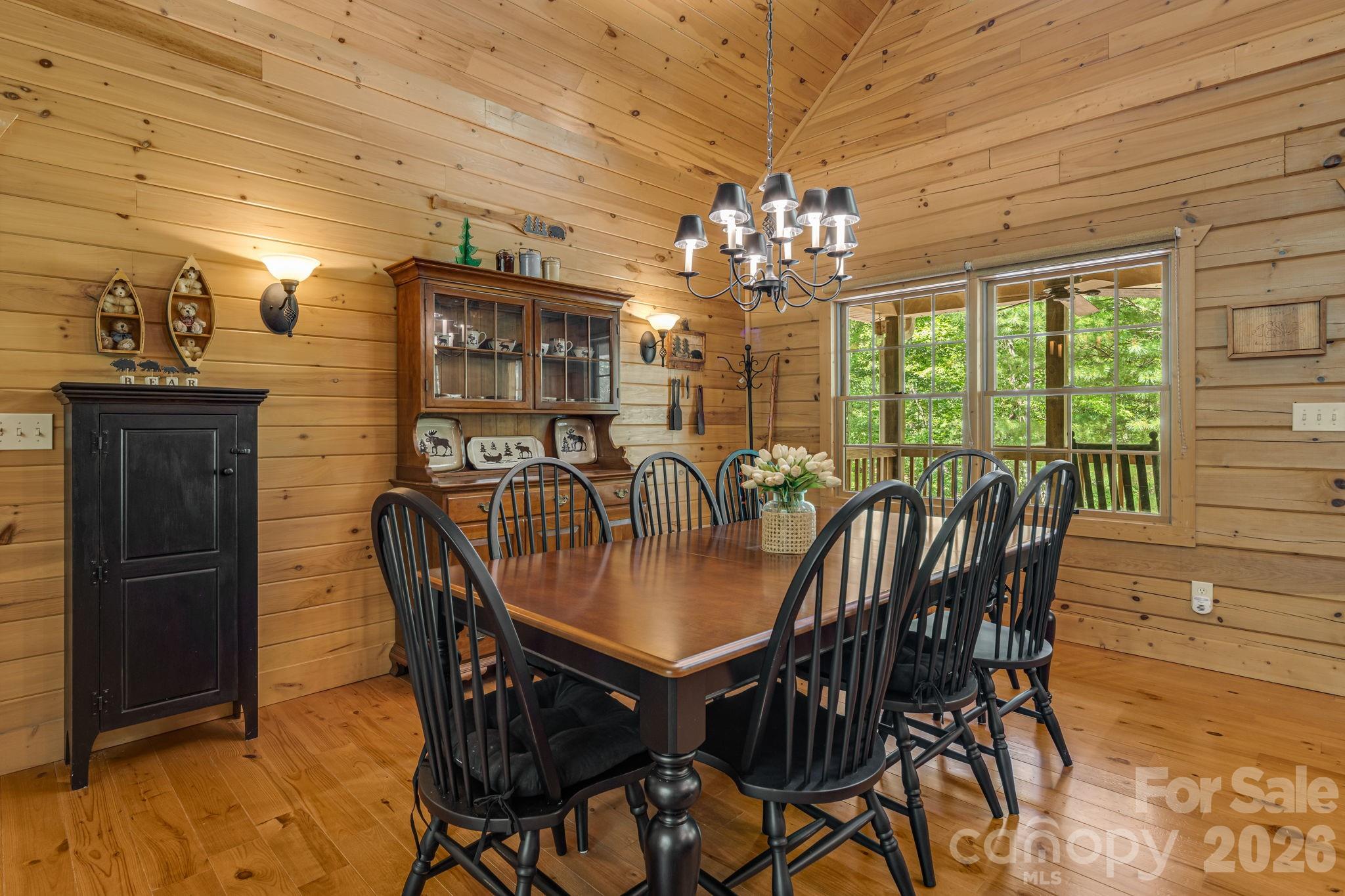 240 Ravenswood Drive Property Photo 16