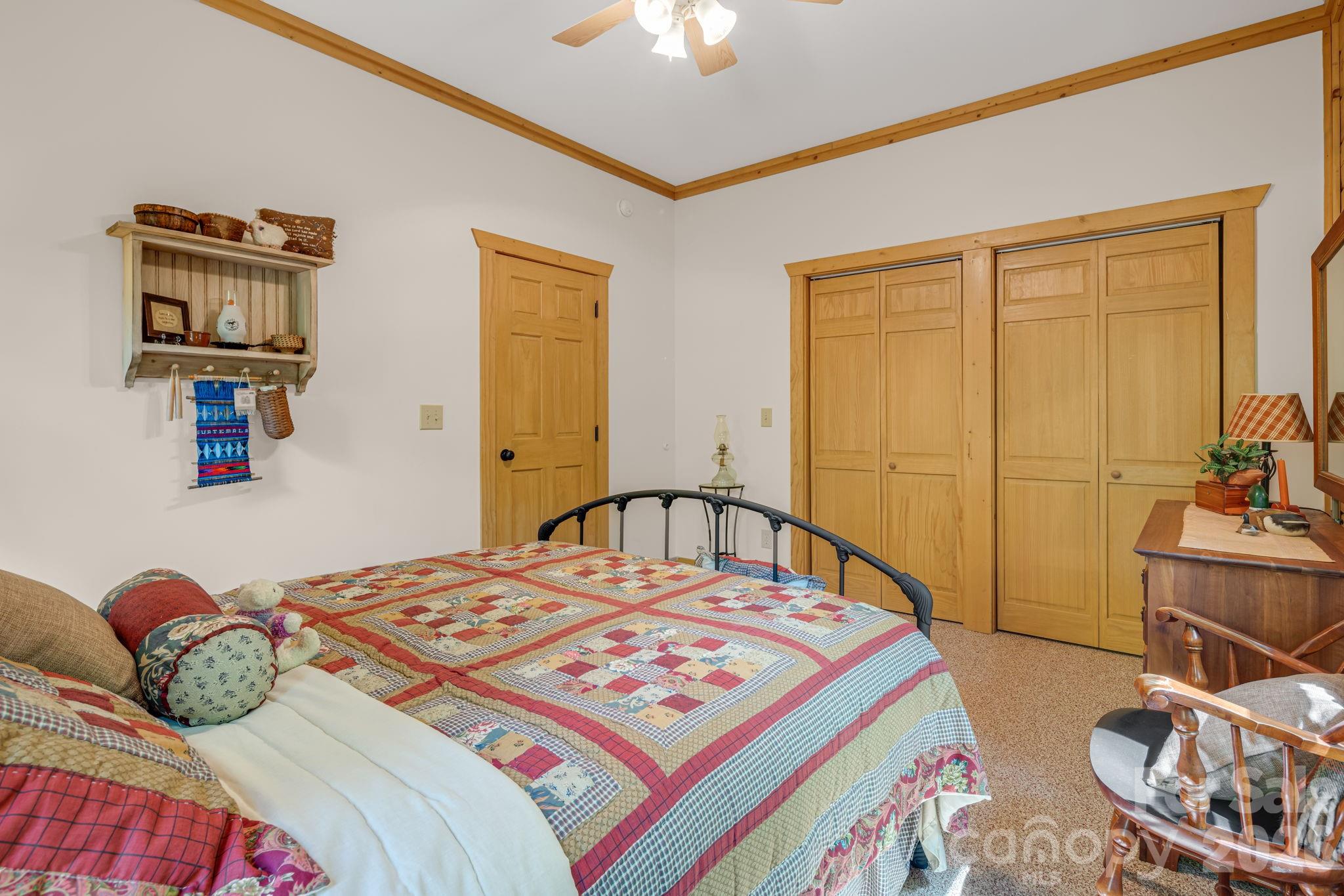 240 Ravenswood Drive Property Photo 22