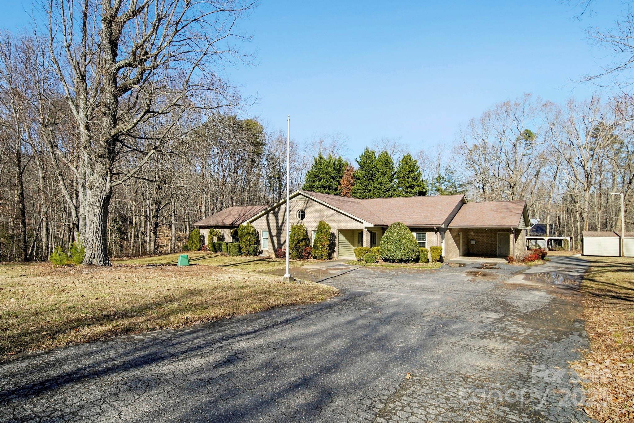 1015 Elizabeth Drive Property Photo 3