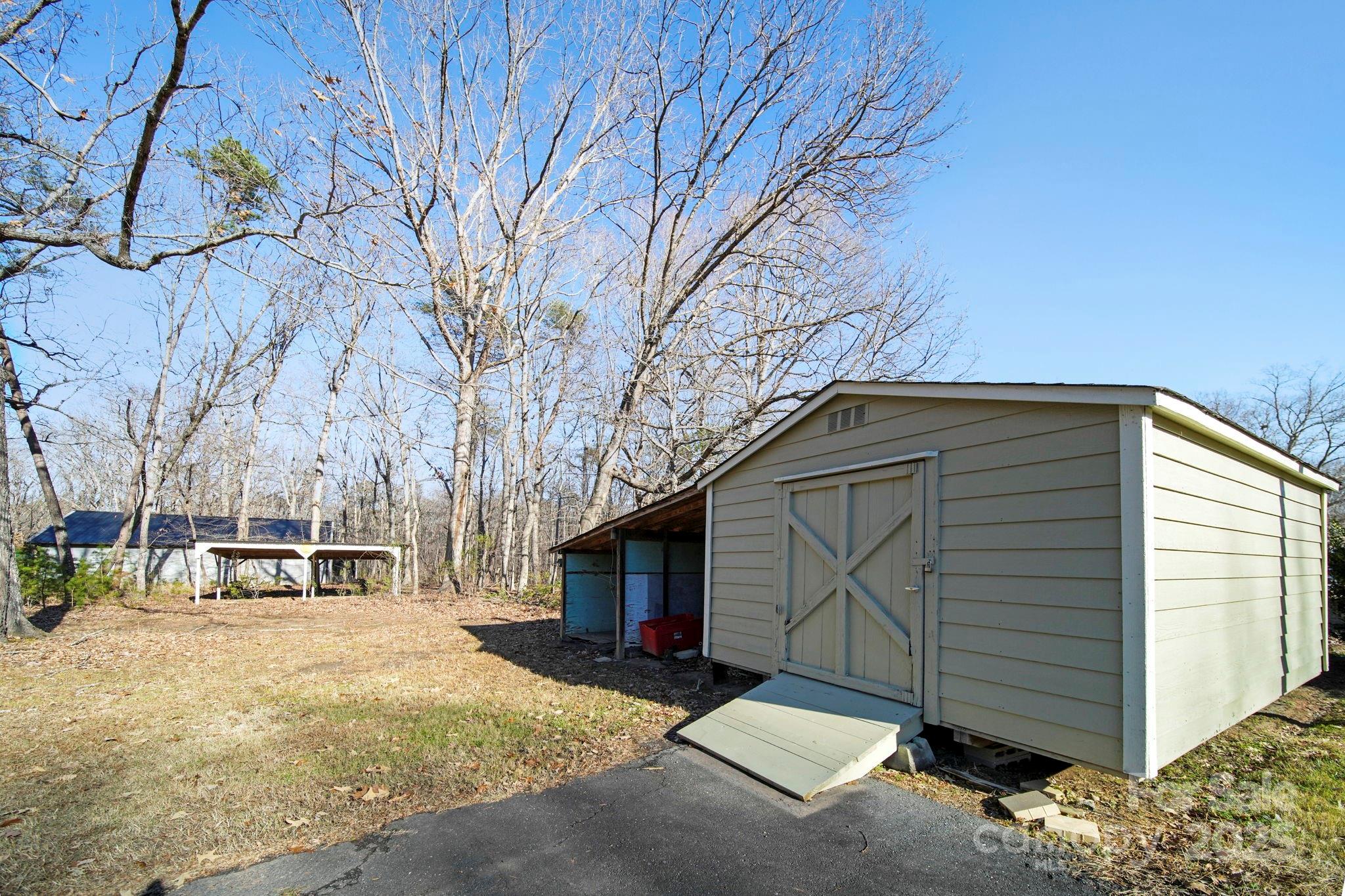 1015 Elizabeth Drive Property Photo 5