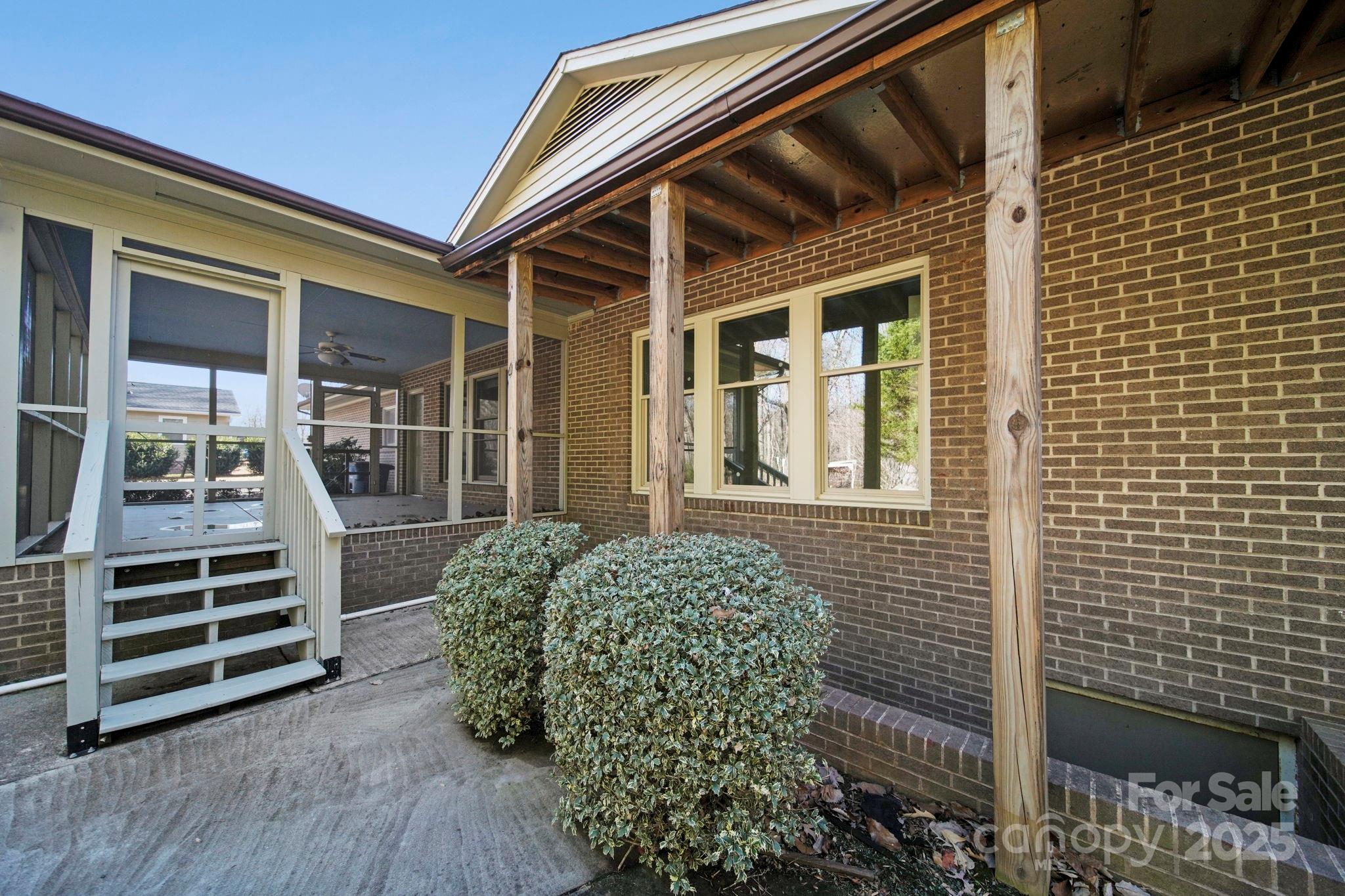 1015 Elizabeth Drive Property Photo 8