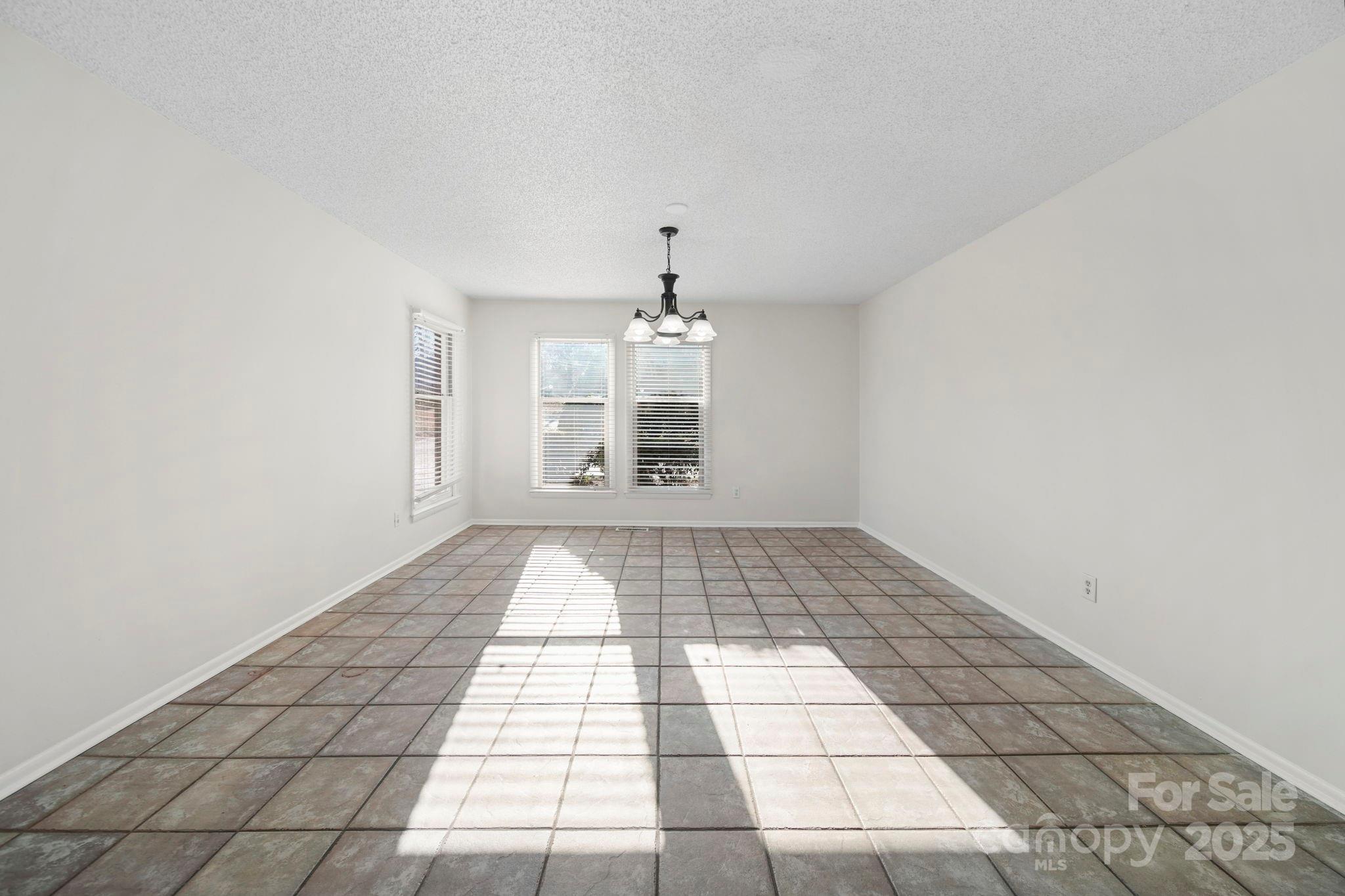 1015 Elizabeth Drive Property Photo 10