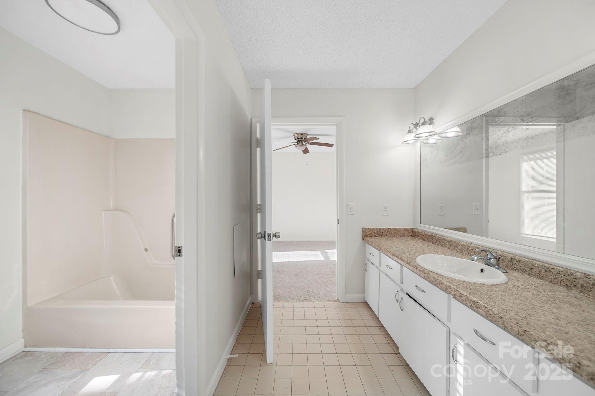 1015 Elizabeth Drive Property Photo 25