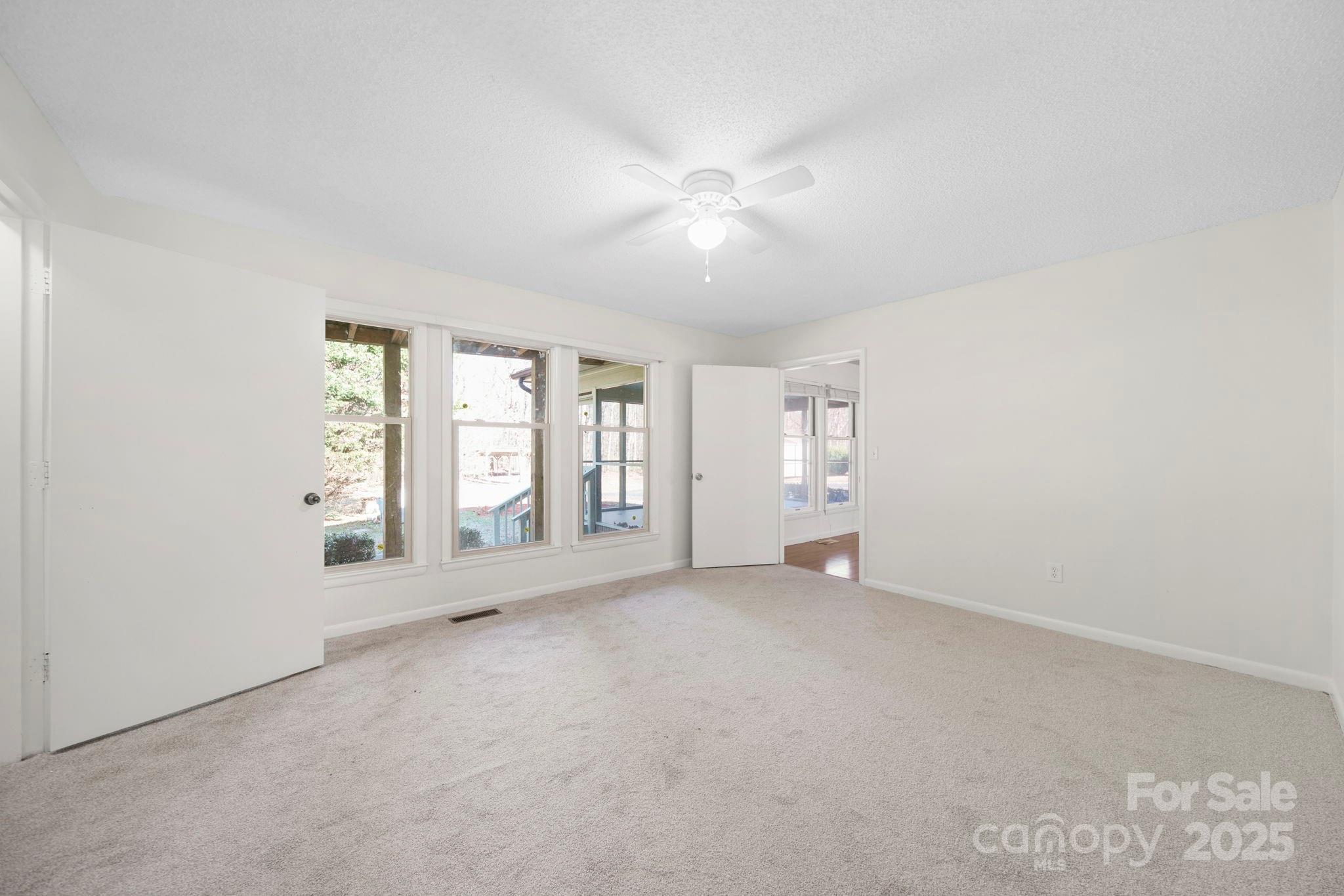 1015 Elizabeth Drive Property Photo 29