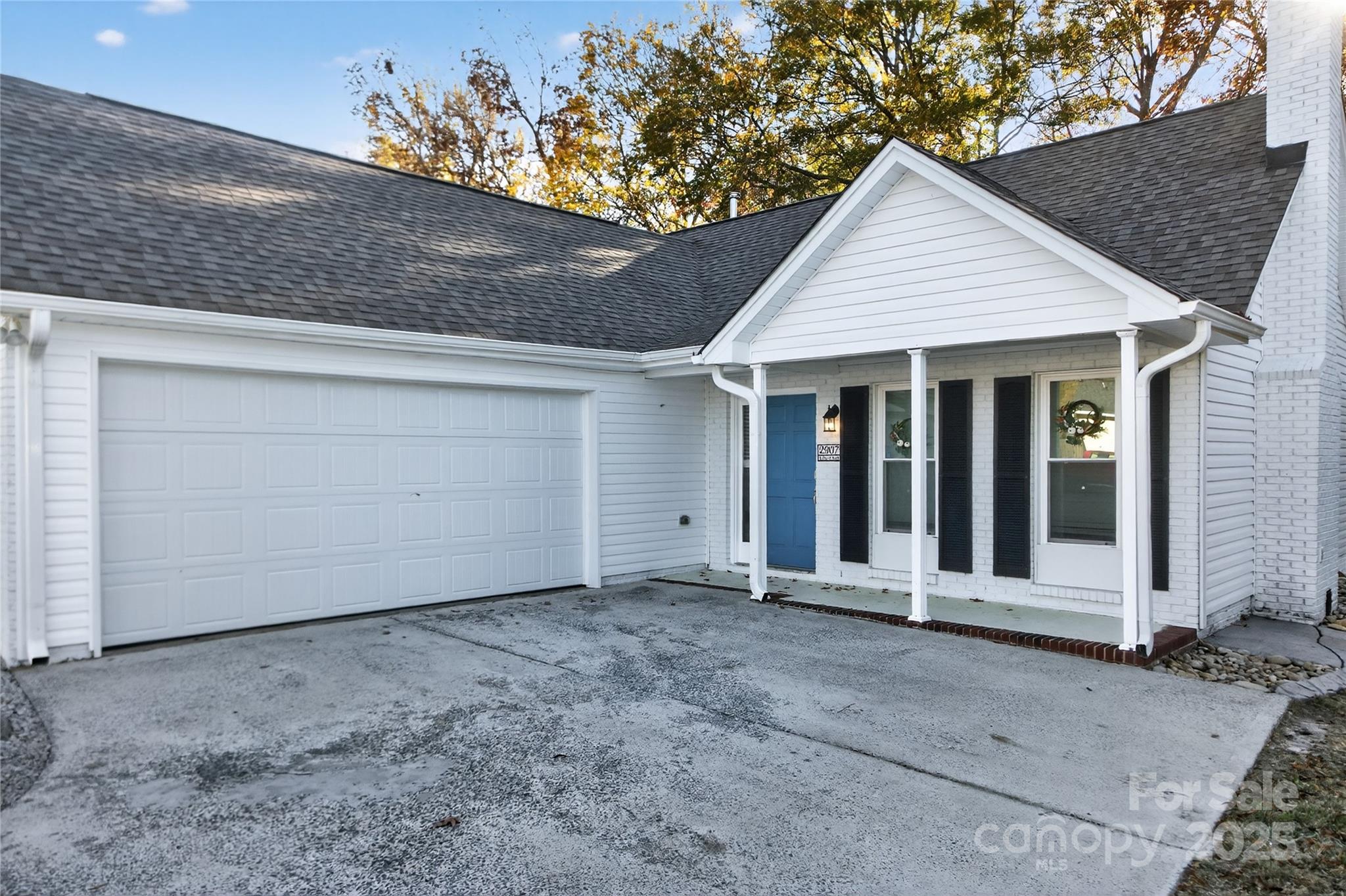 2907 Ashe Croft Drive Property Photo 2