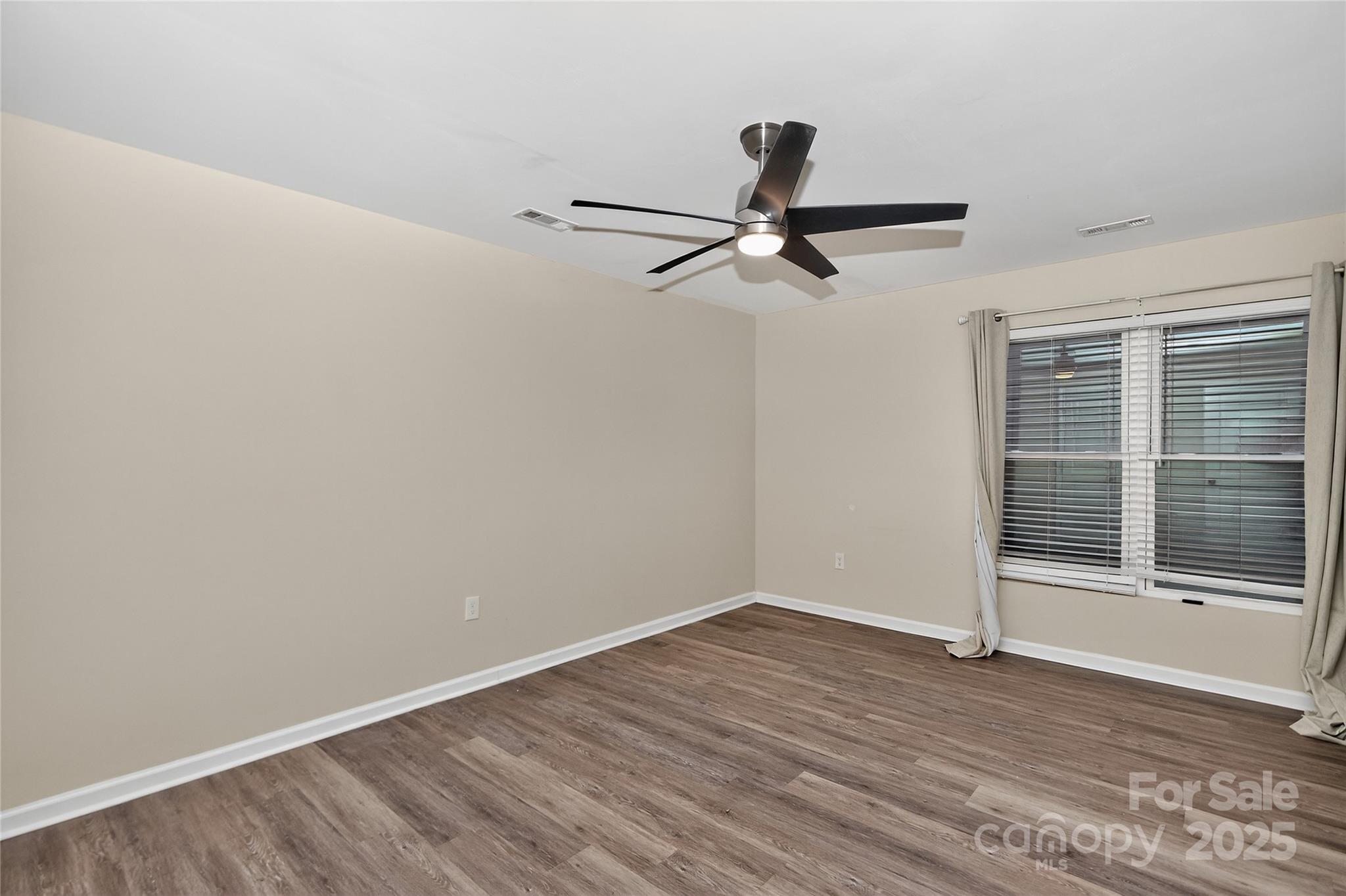 2907 Ashe Croft Drive Property Photo 3