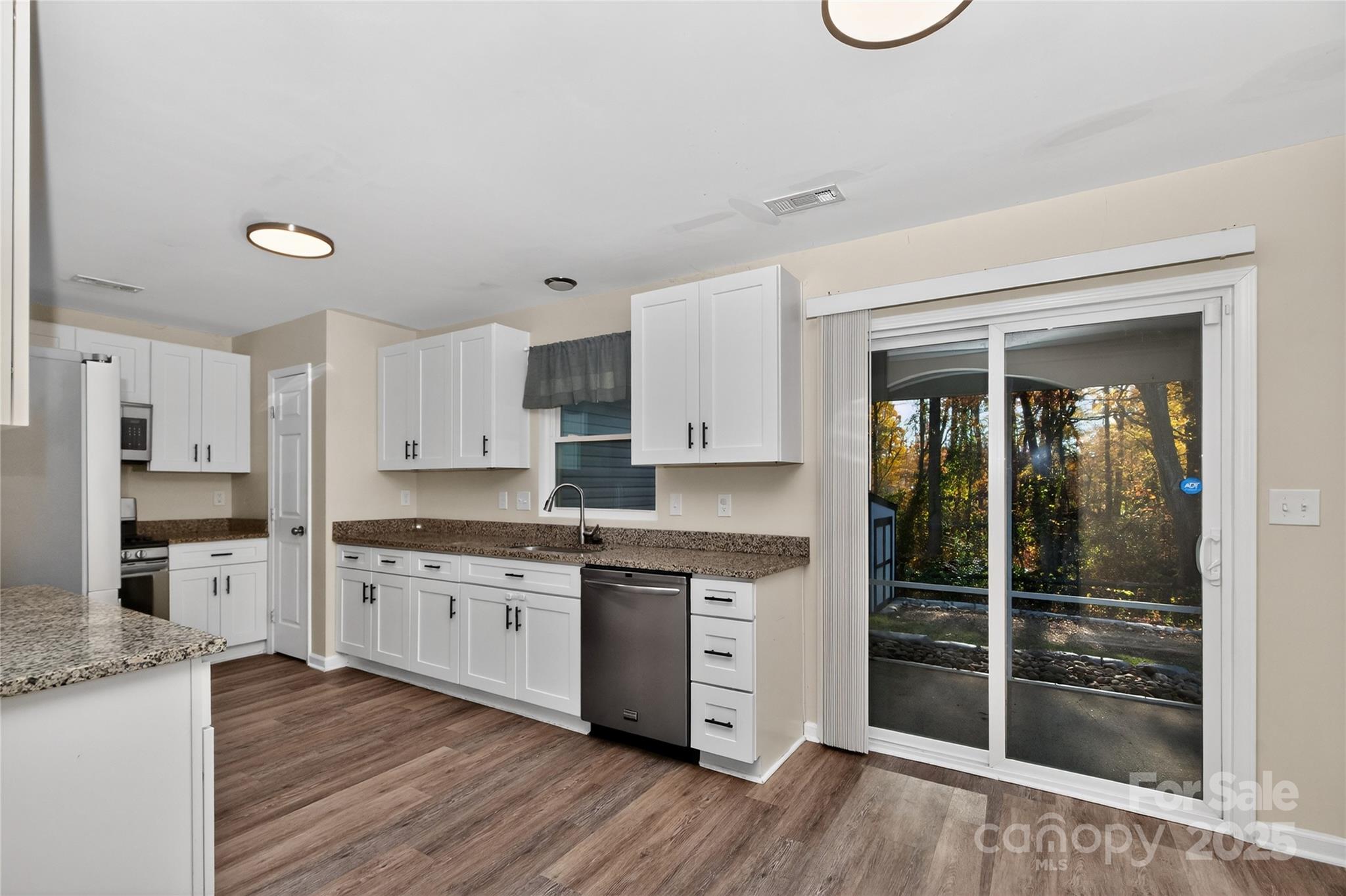 2907 Ashe Croft Drive Property Photo 6