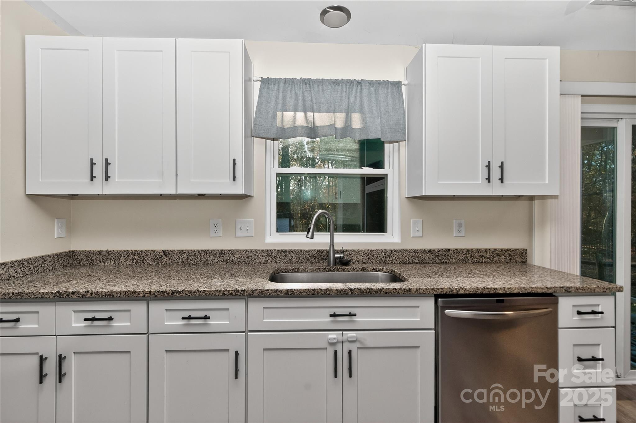 2907 Ashe Croft Drive Property Photo 8