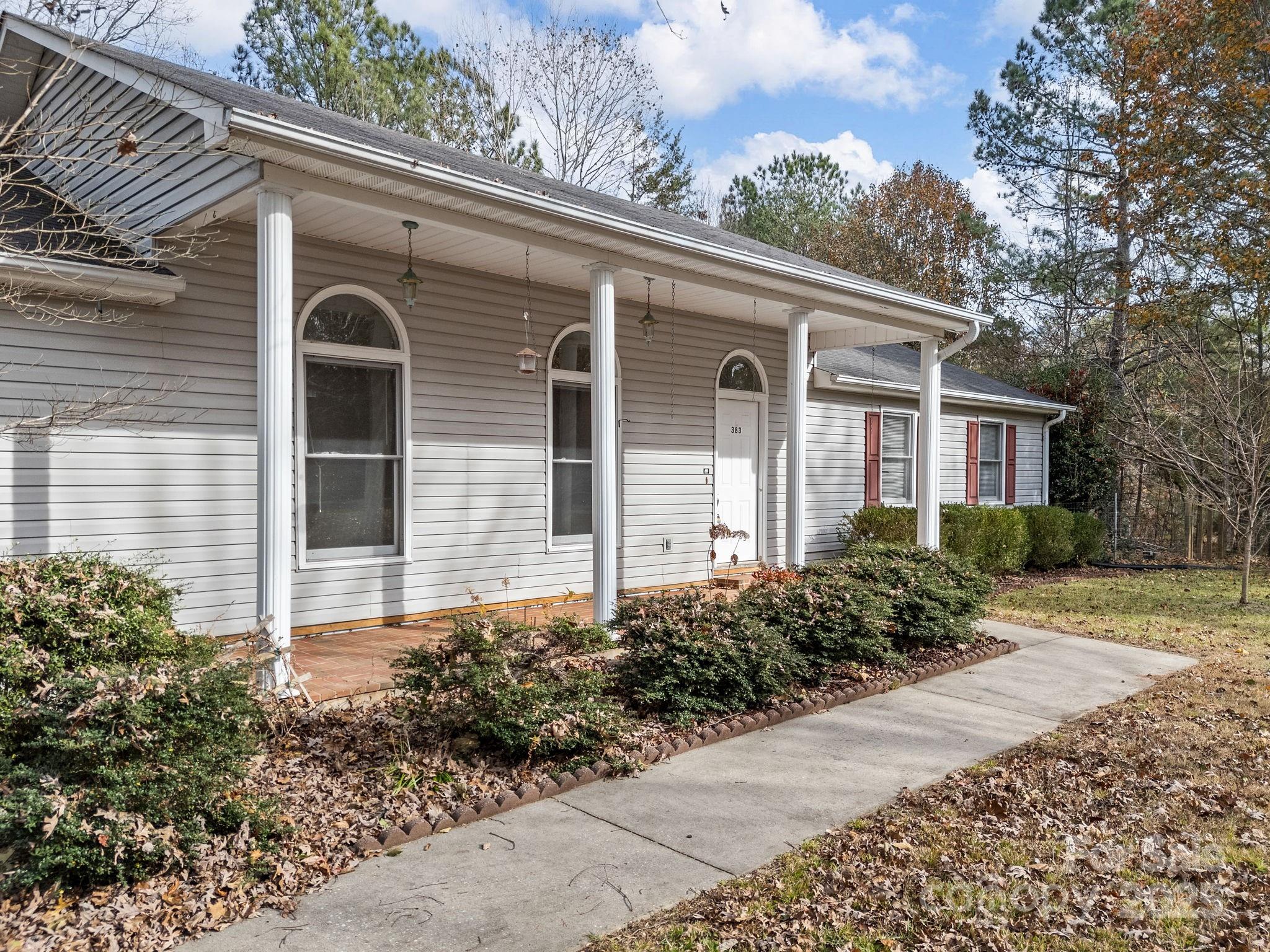 383 Woody Circle Property Photo 4