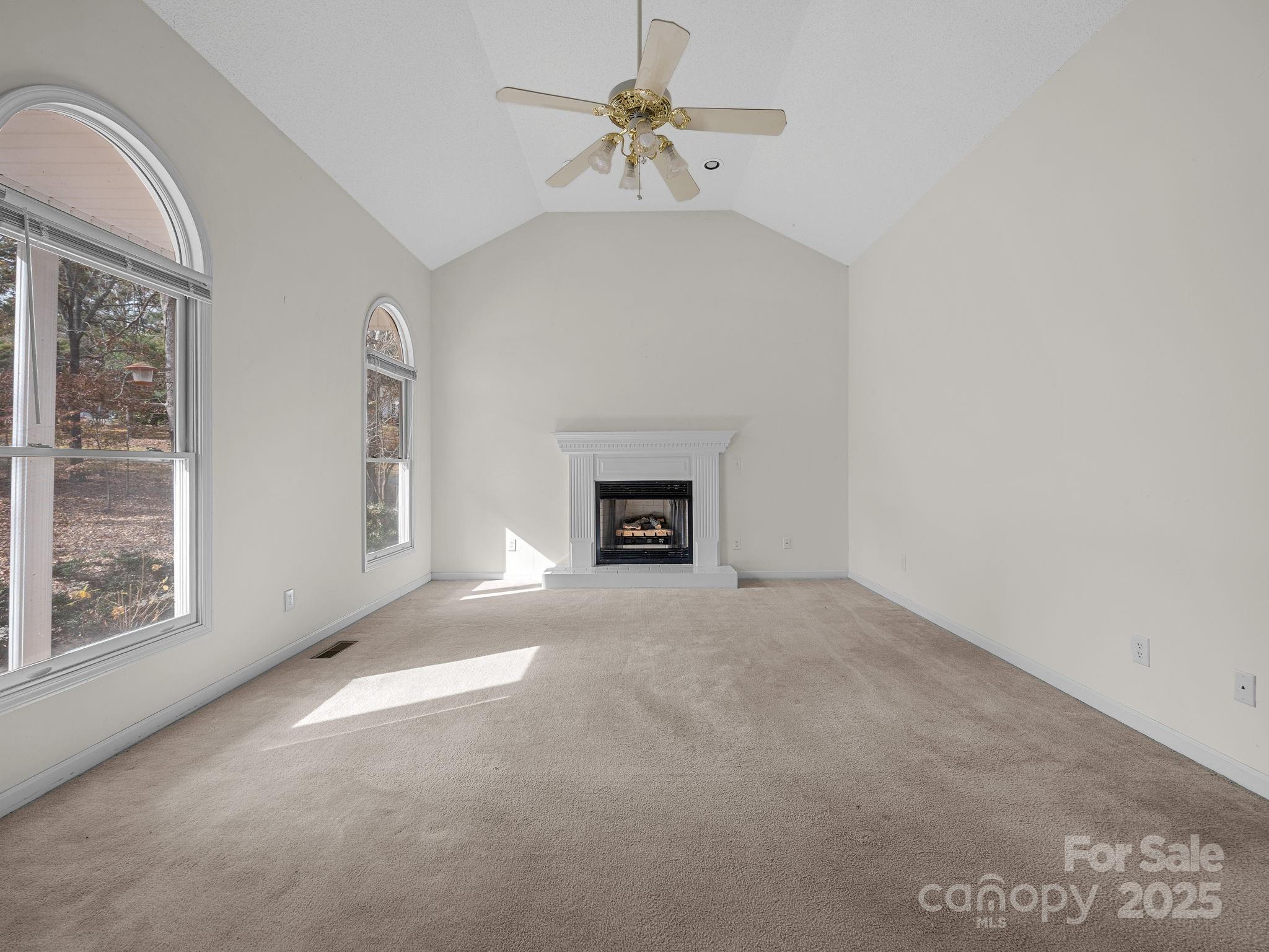 383 Woody Circle Property Photo 8