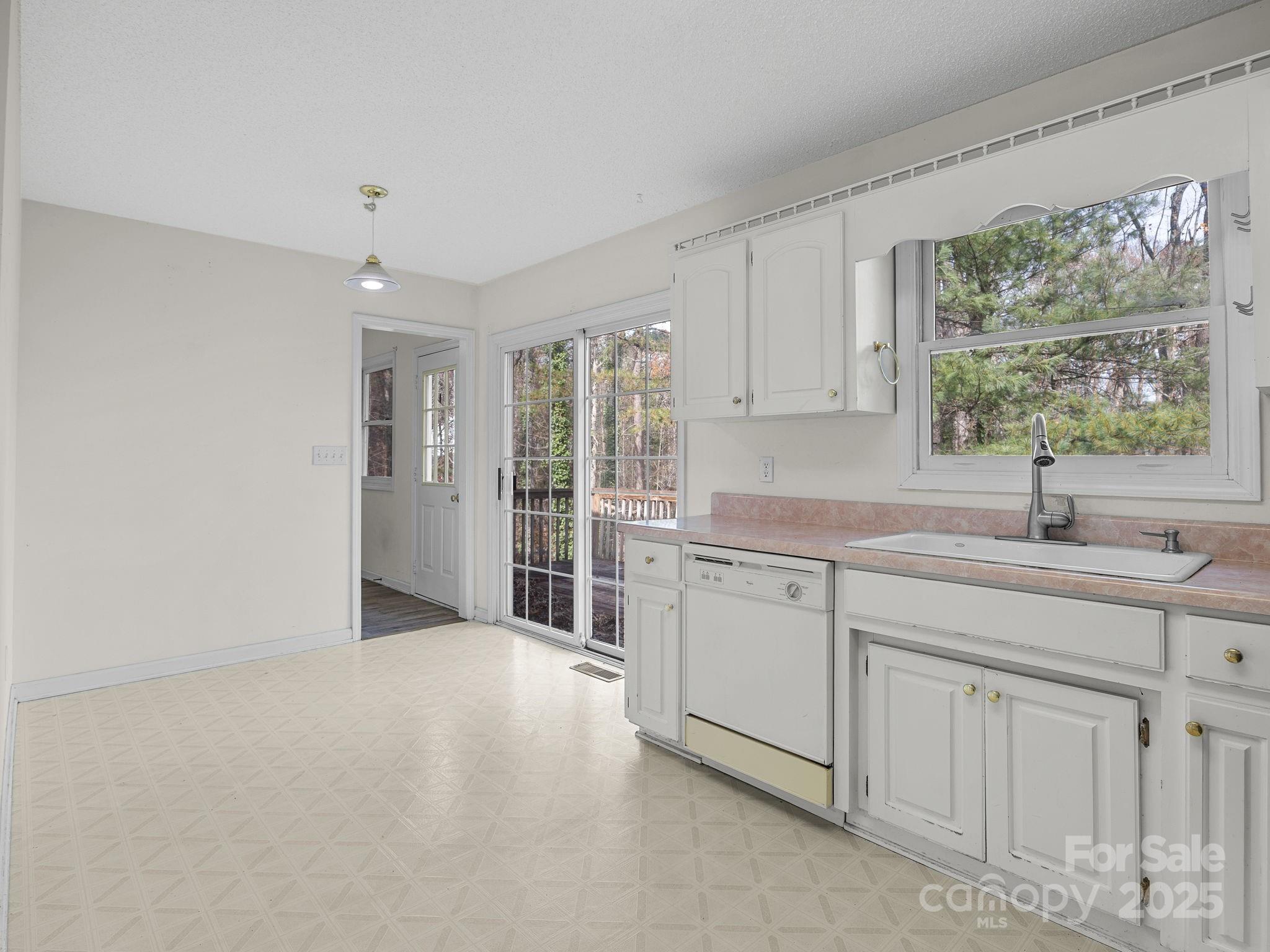 383 Woody Circle Property Photo 14