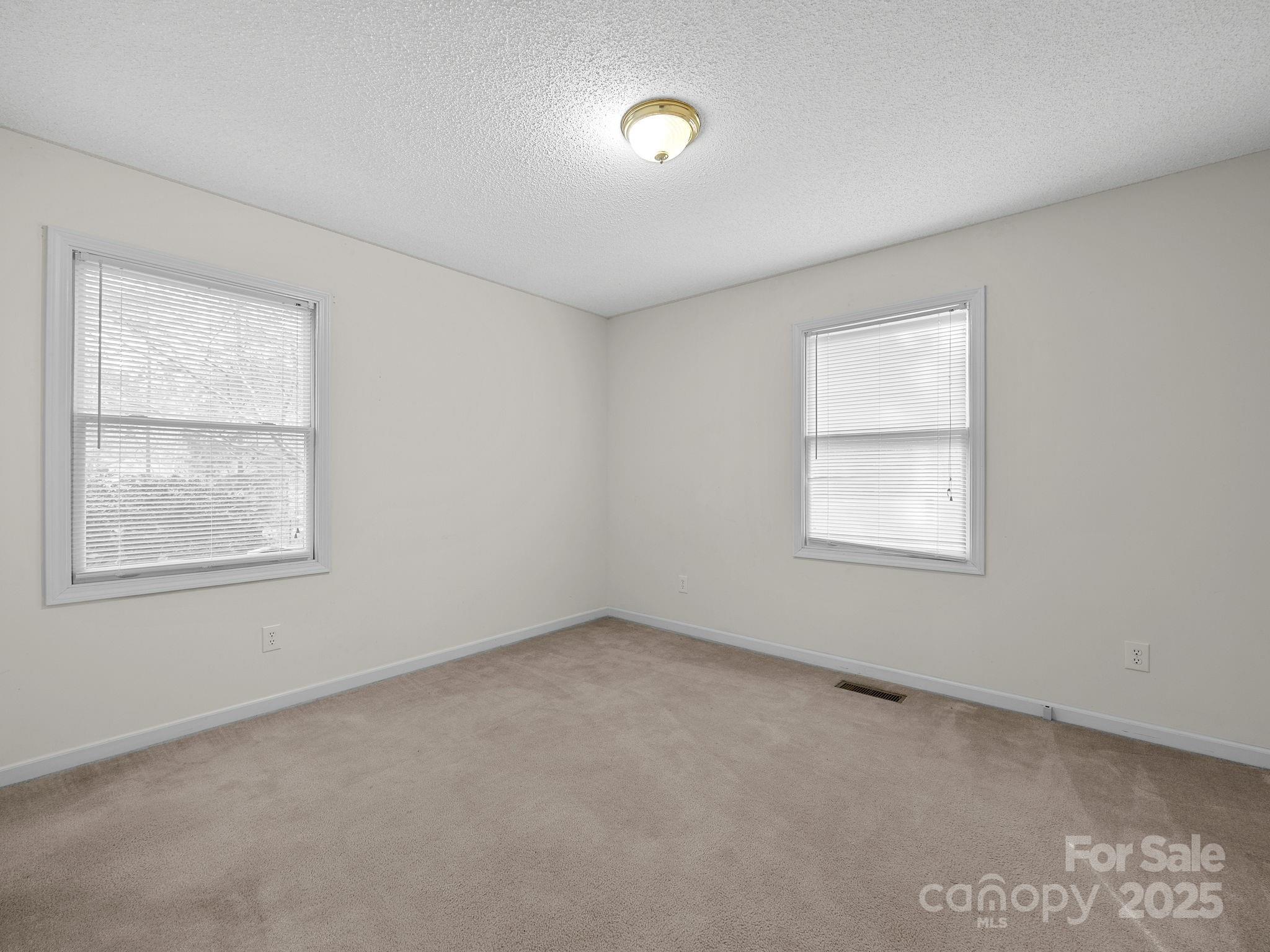 383 Woody Circle Property Photo 23