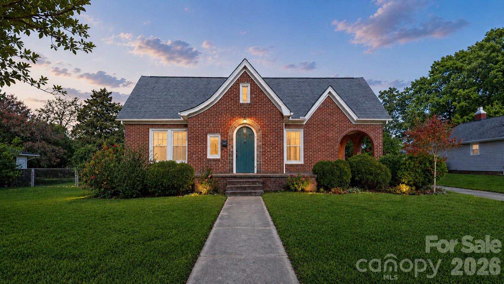 552 Hyde Park Drive Property Photo 1