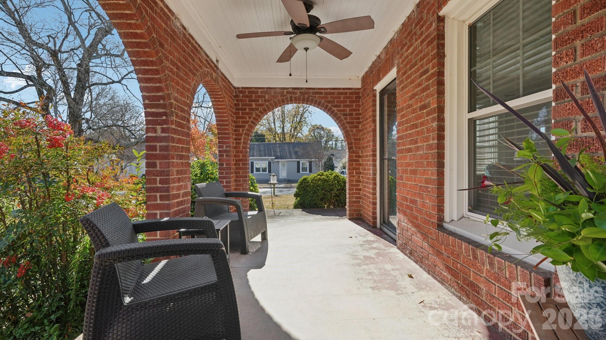 552 Hyde Park Drive Property Photo 4
