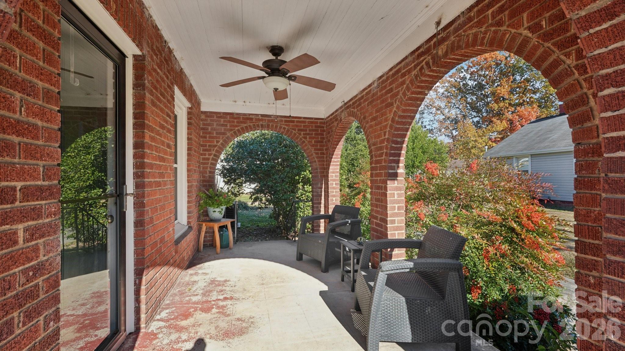 552 Hyde Park Drive Property Photo 5