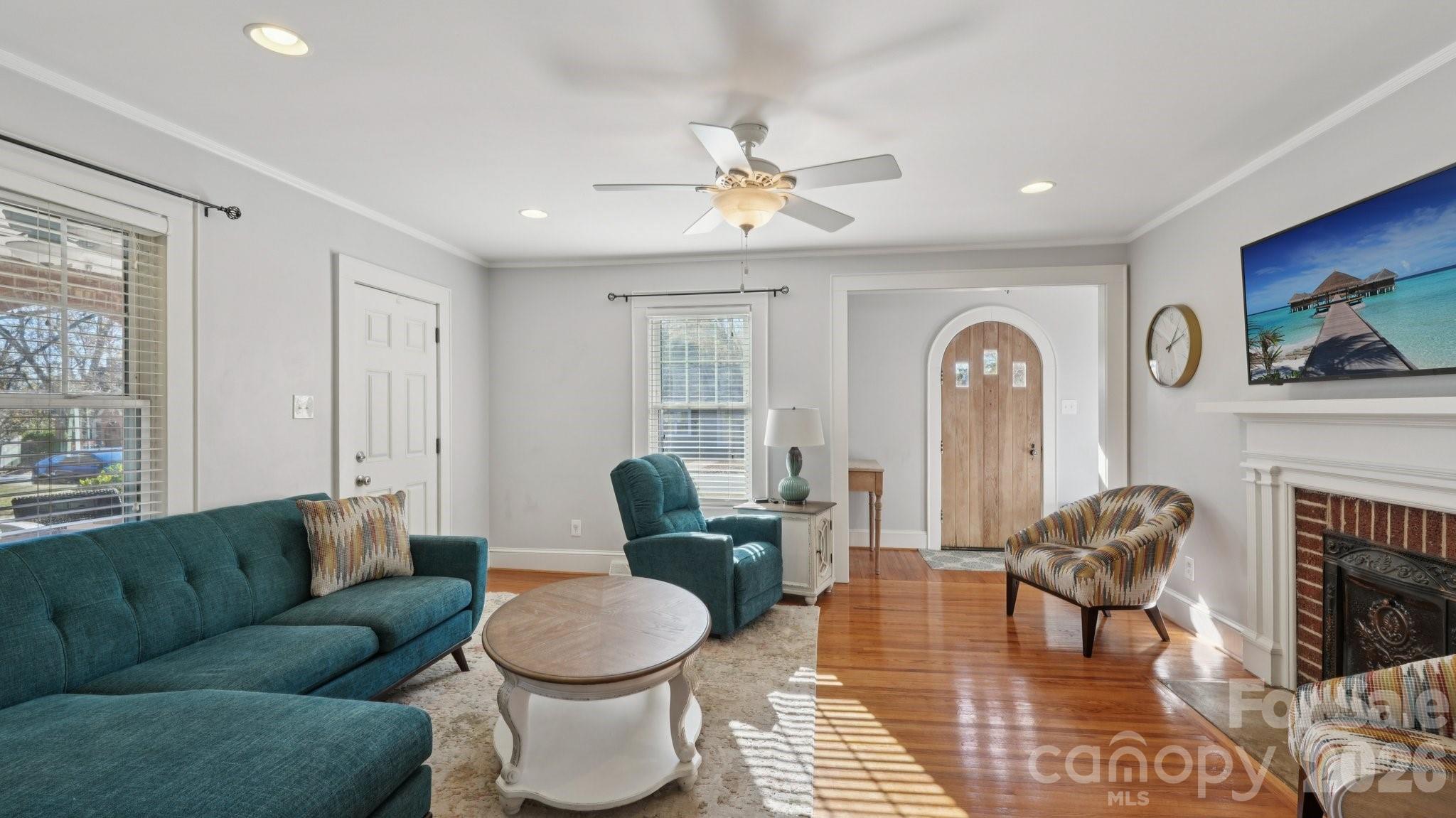 552 Hyde Park Drive Property Photo 8