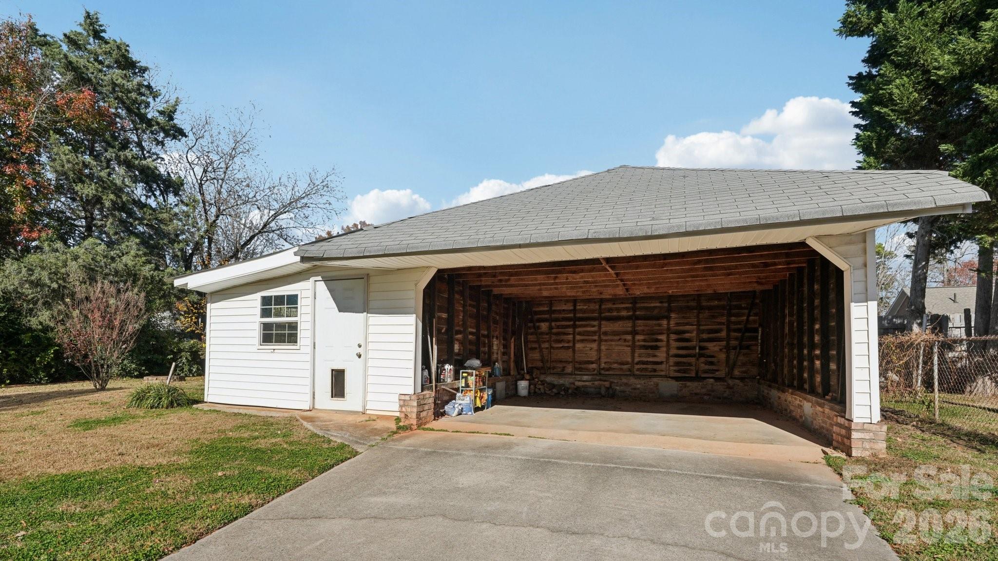 552 Hyde Park Drive Property Photo 33