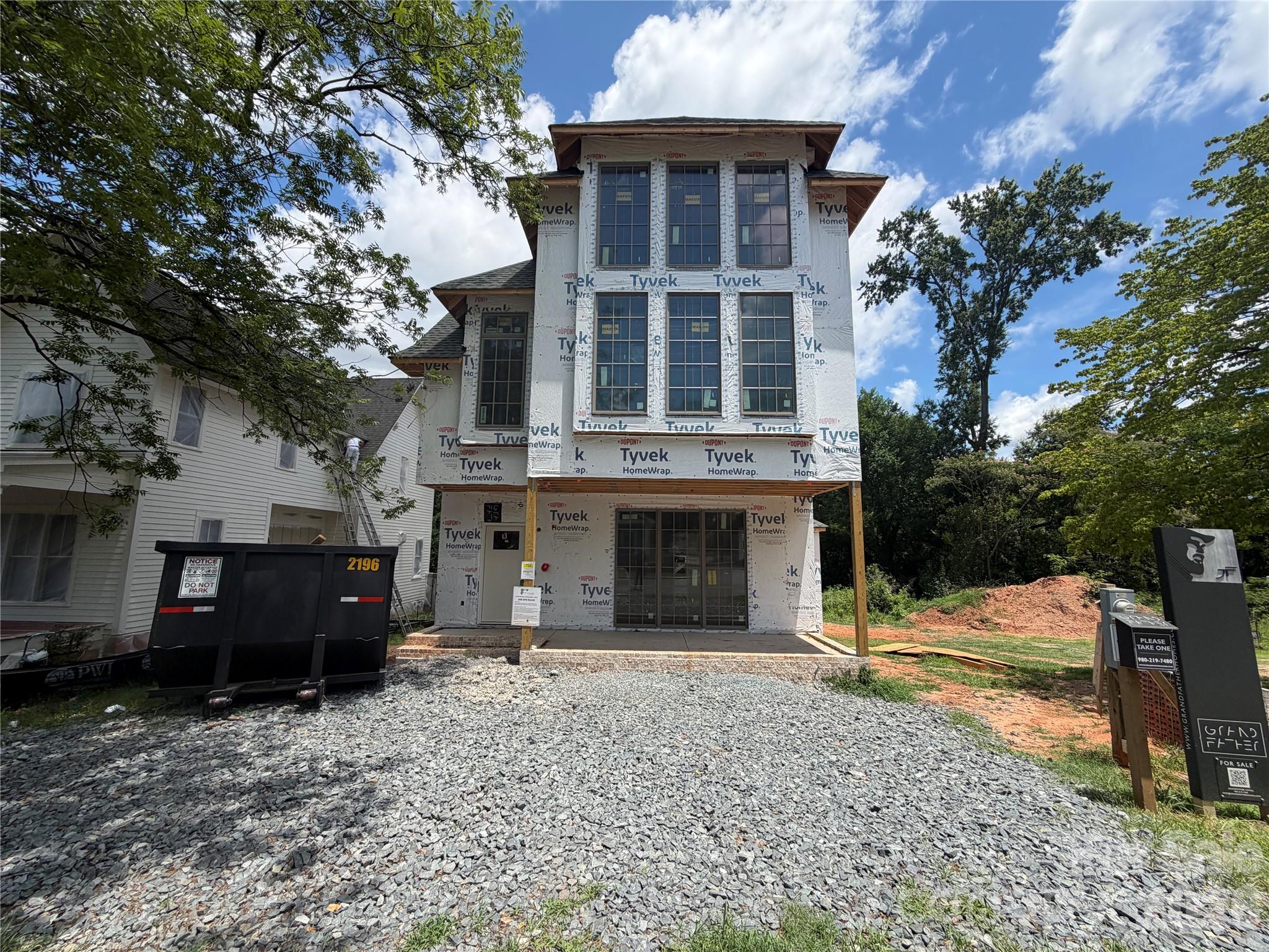 733 Charles Avenue Property Photo 1