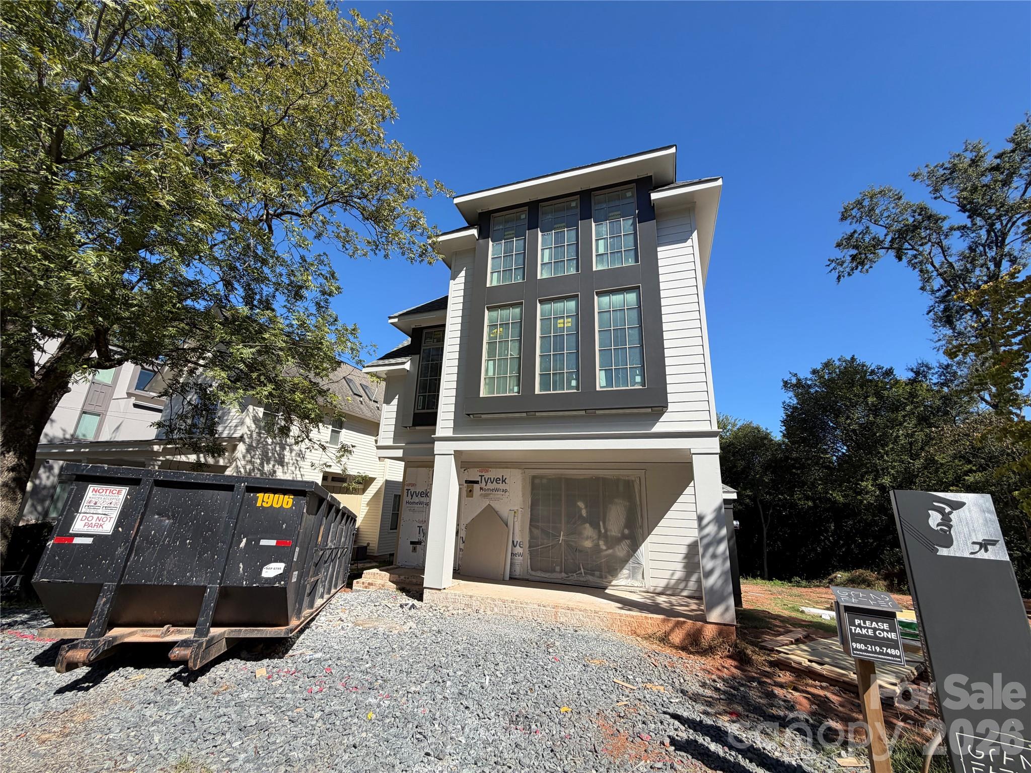 733 Charles Avenue Property Photo 1