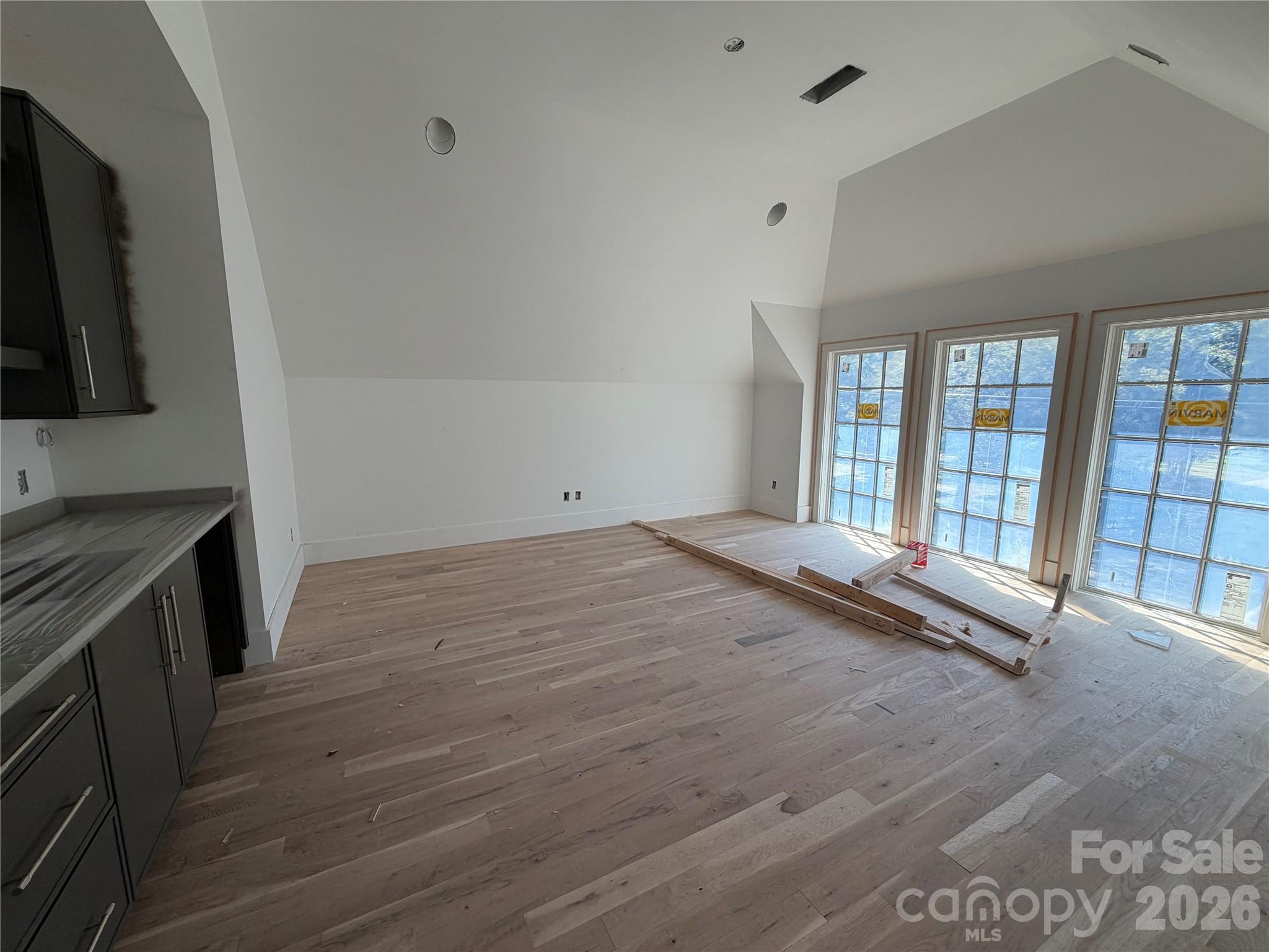 733 Charles Avenue Property Photo 9