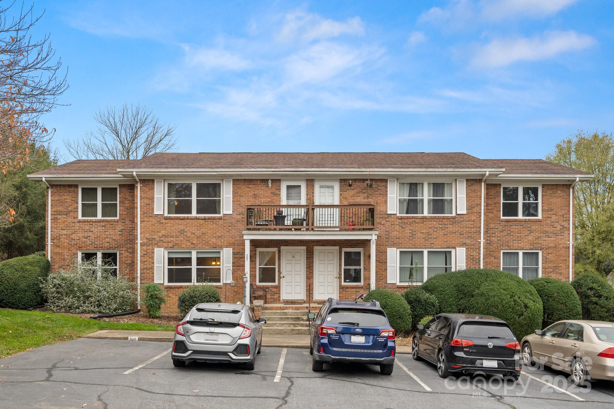 27 Capri Lane 15-d Property Photo 2