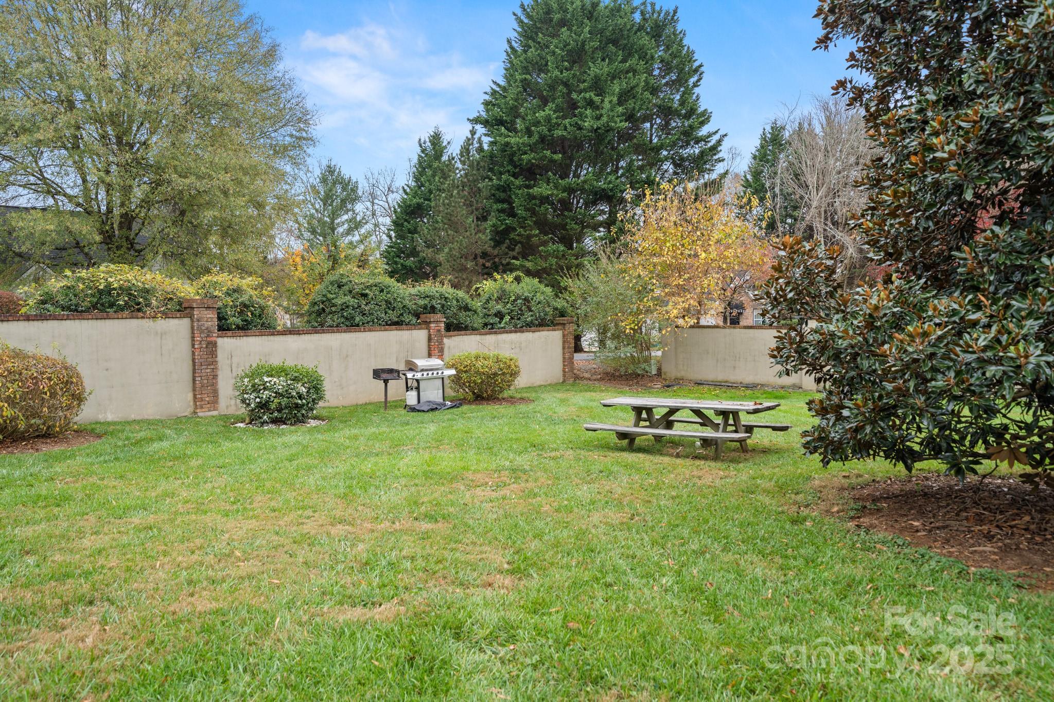 27 Capri Lane 15-d Property Photo 4