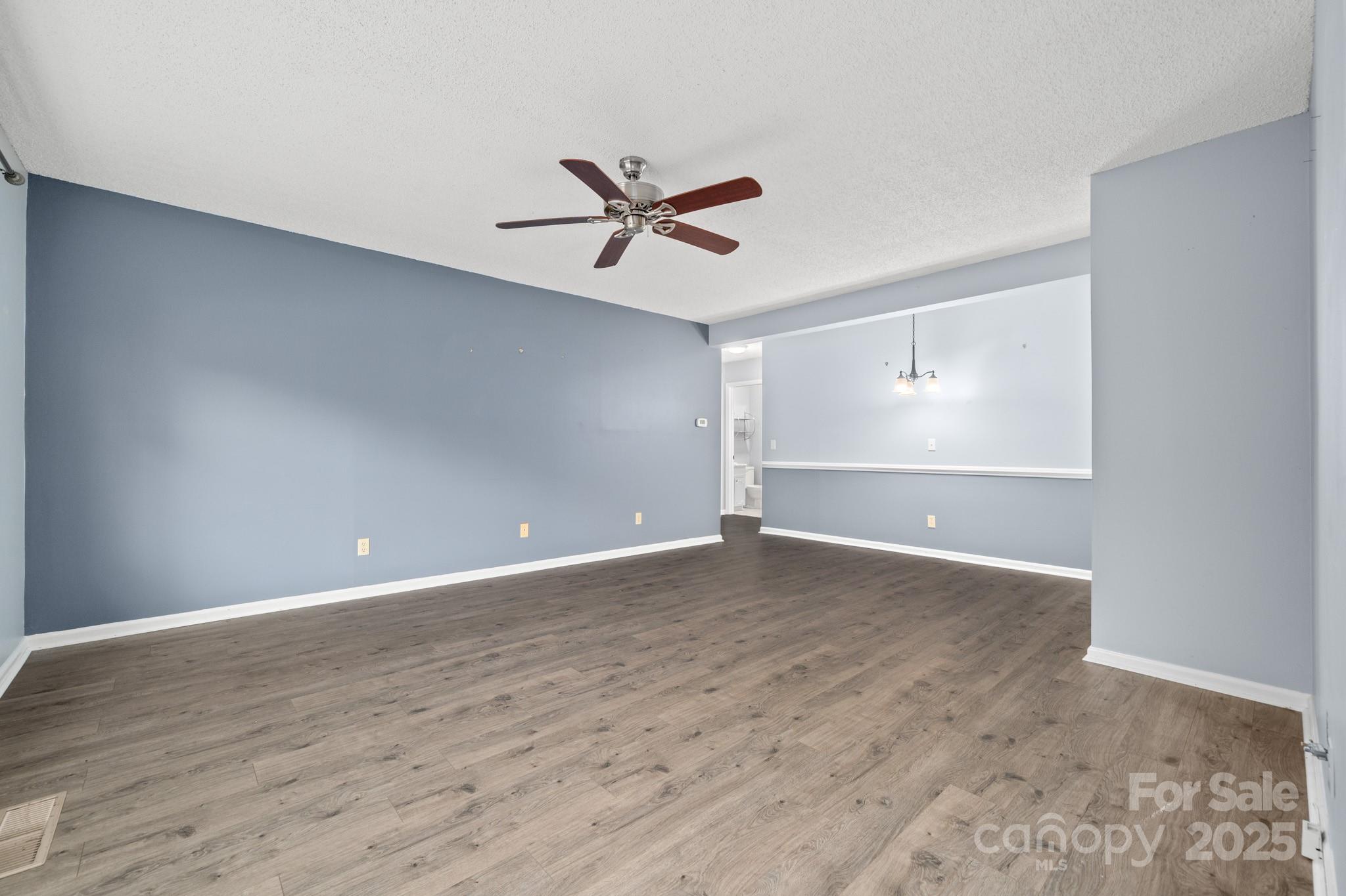 27 Capri Lane 15-d Property Photo 5