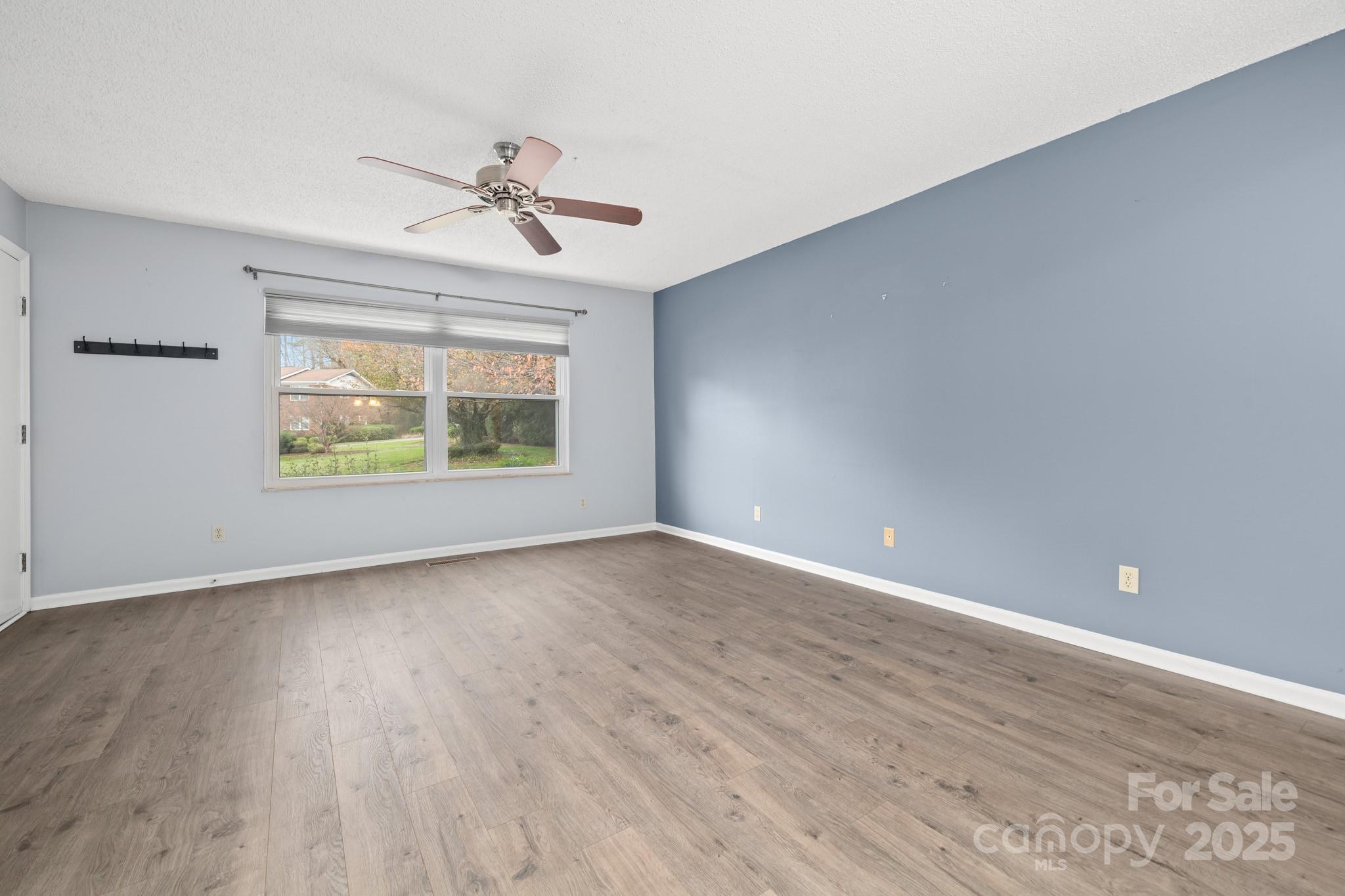 27 Capri Lane 15-d Property Photo 6