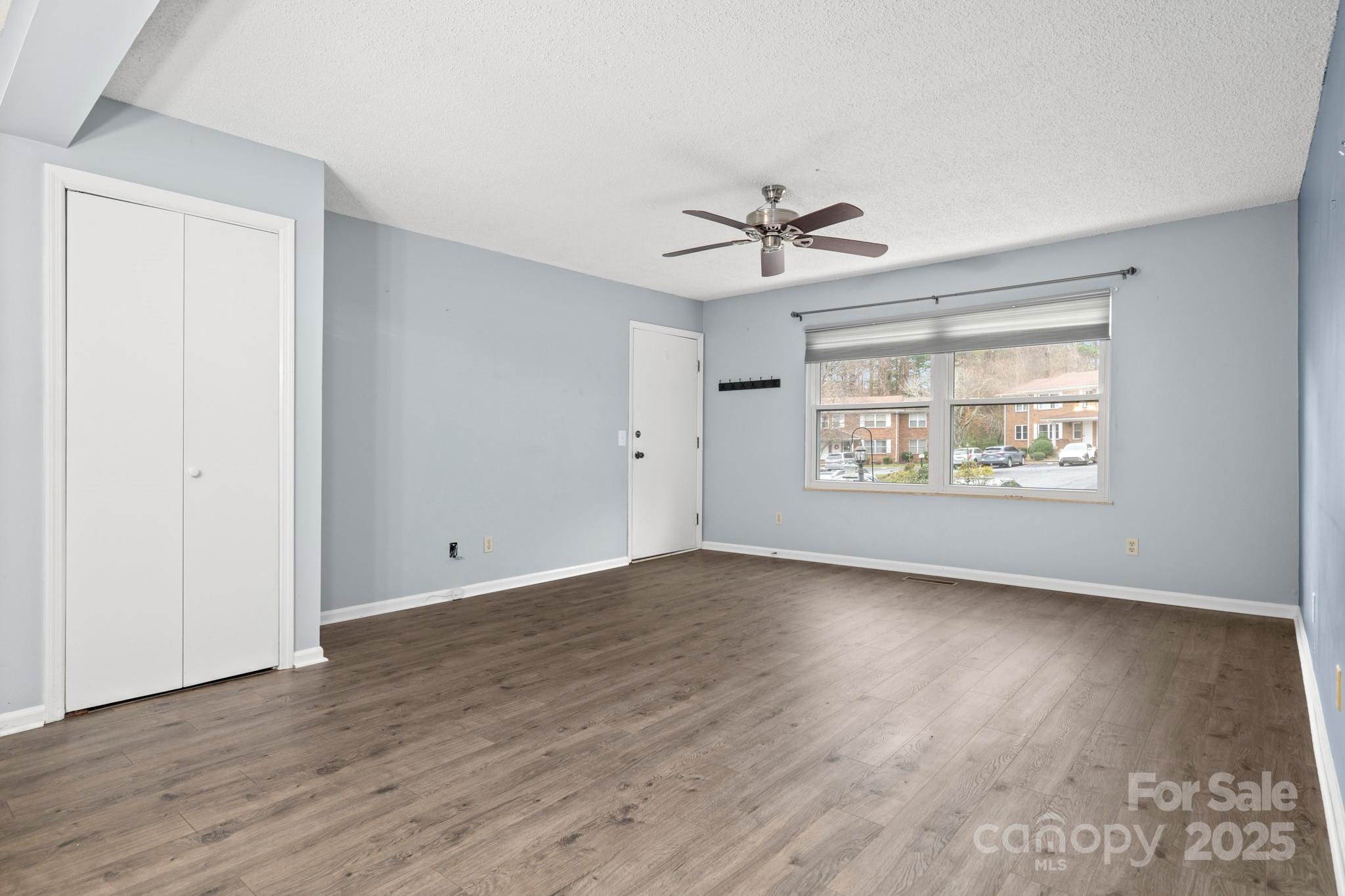 27 Capri Lane 15-d Property Photo 7