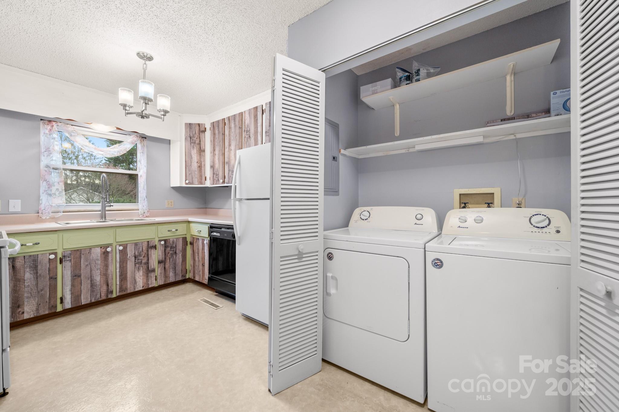 27 Capri Lane 15-d Property Photo 9