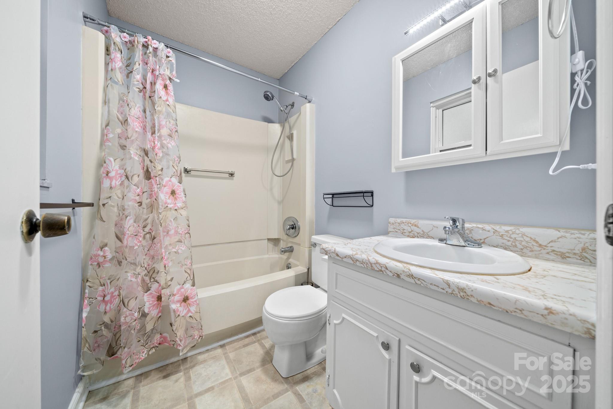 27 Capri Lane 15-d Property Photo 15