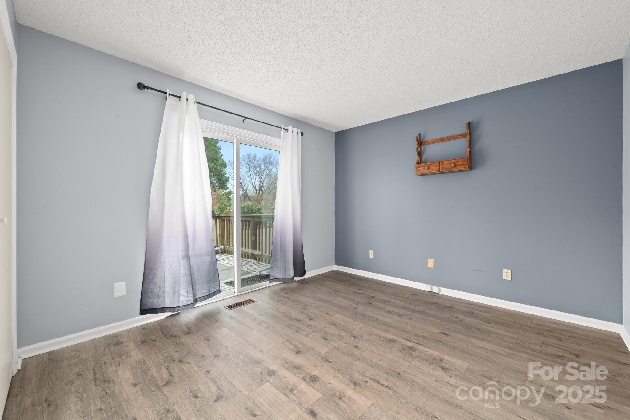 27 Capri Lane 15-d Property Photo 16