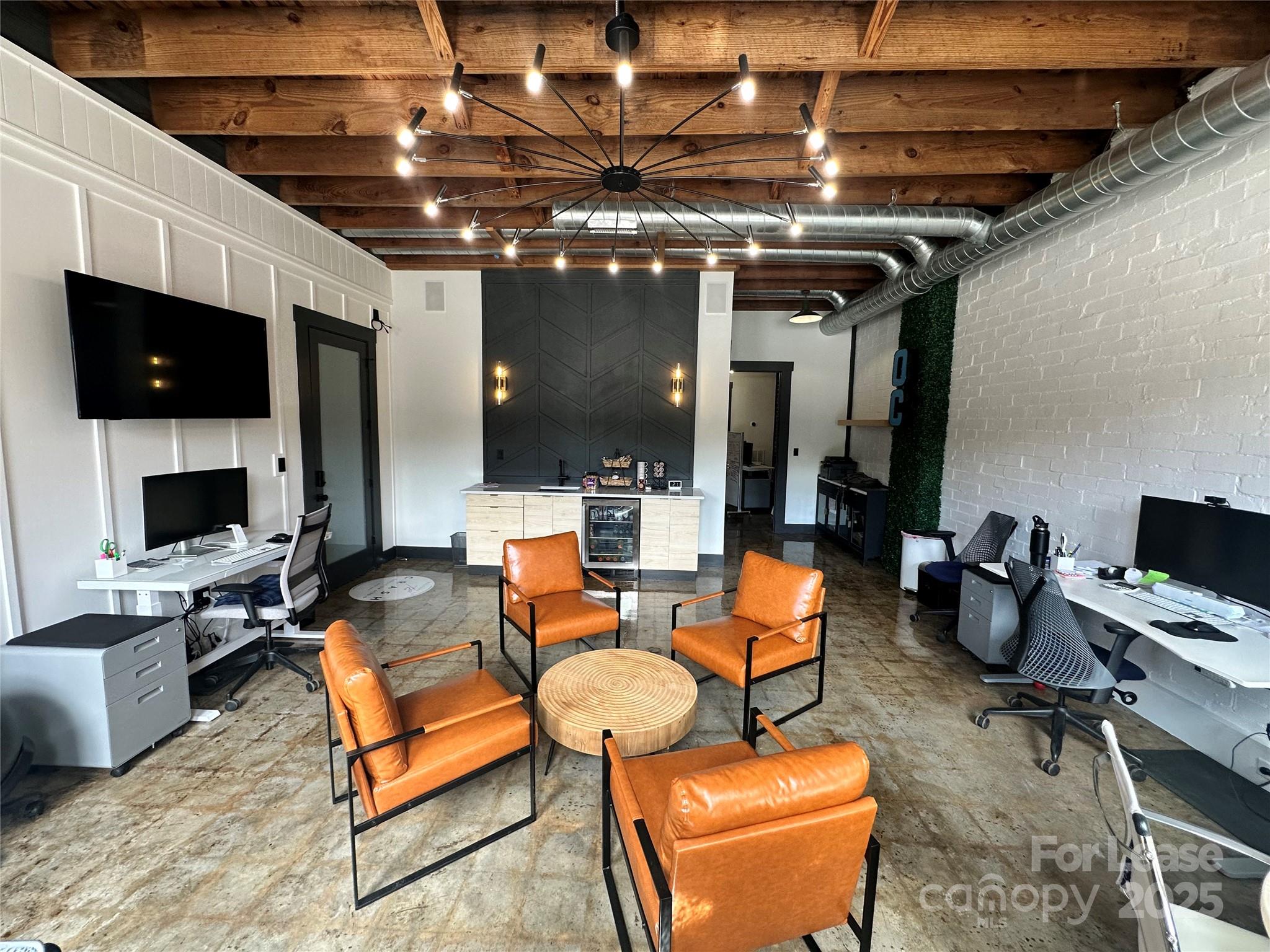 1930 Freedom Drive Property Photo 1