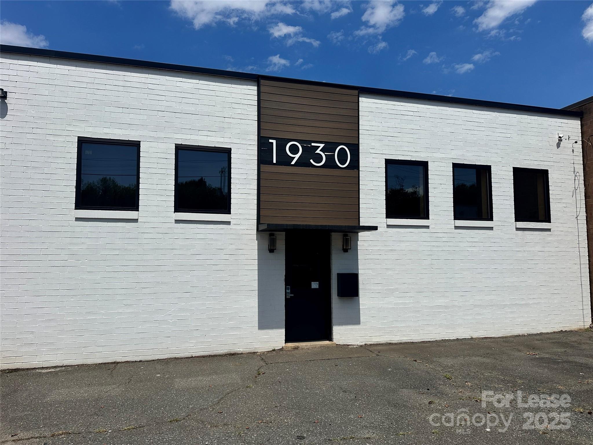 1930 Freedom Drive Property Photo 4