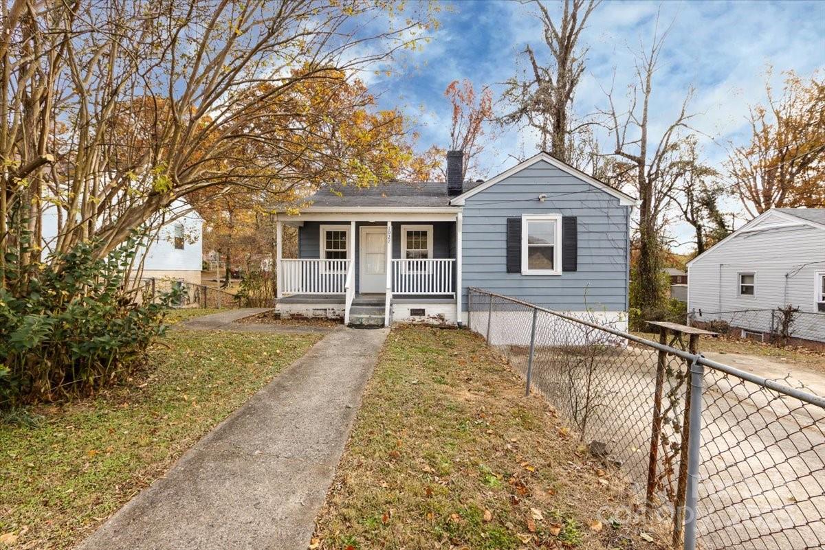 1027 Holland Avenue Property Photo 2