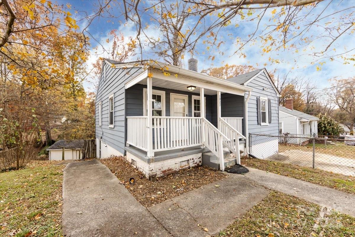 1027 Holland Avenue Property Photo 3