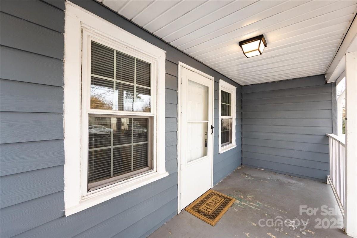 1027 Holland Avenue Property Photo 4