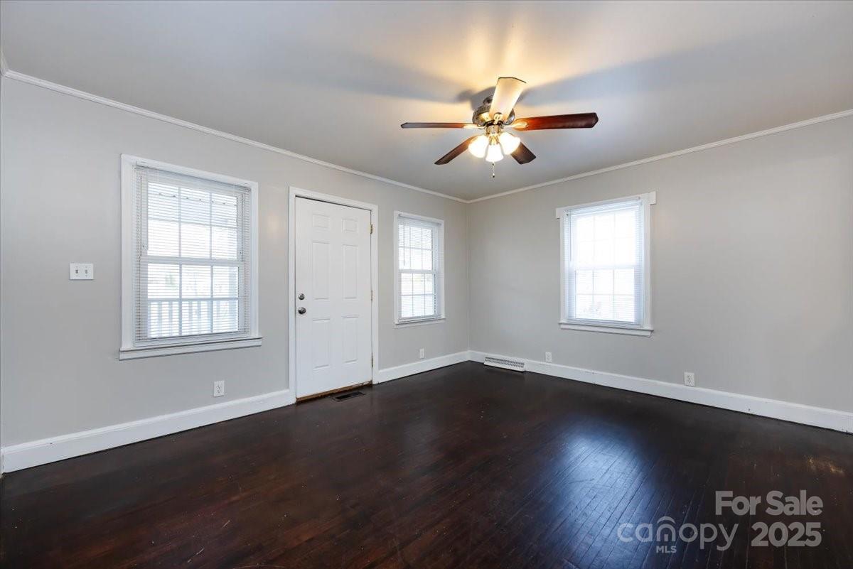 1027 Holland Avenue Property Photo 5