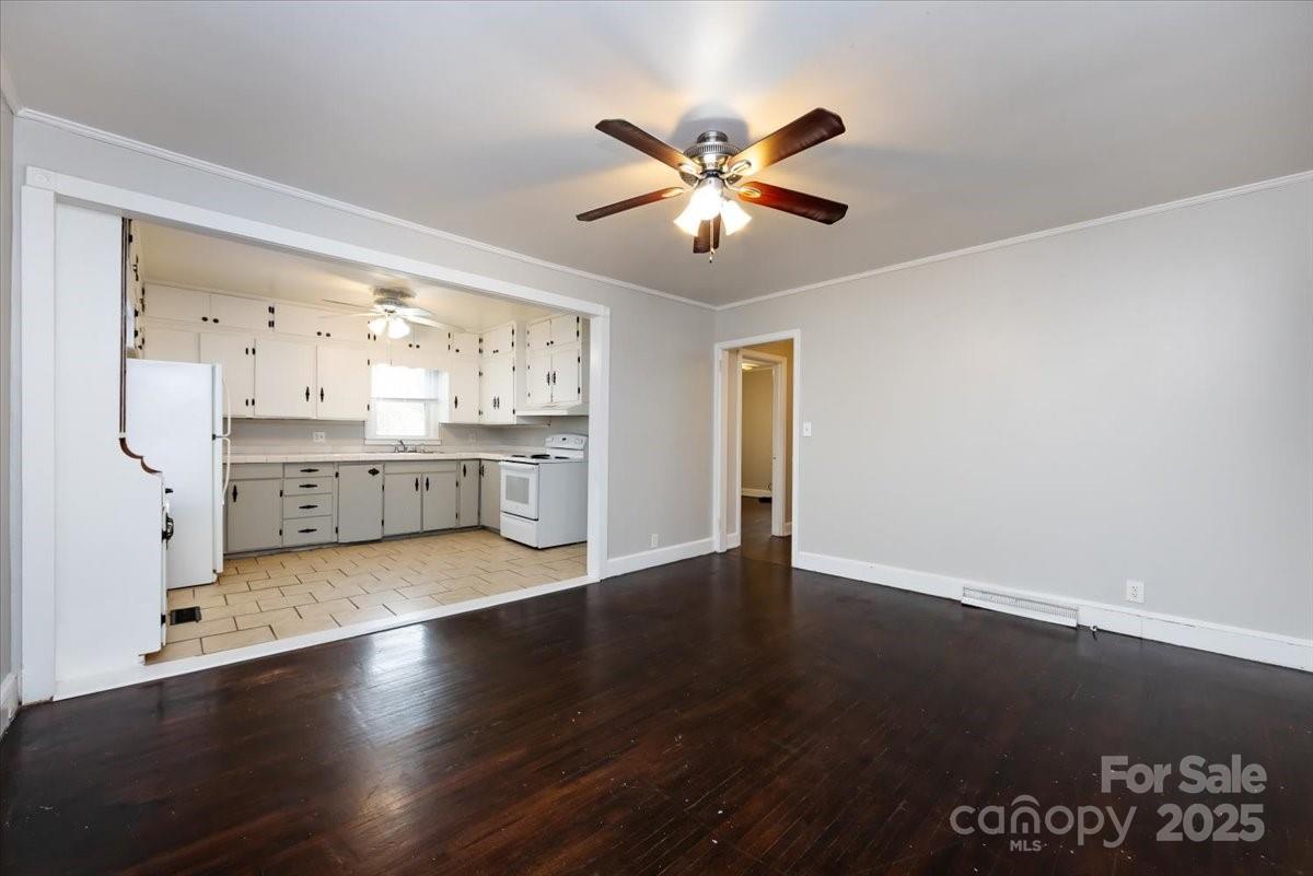 1027 Holland Avenue Property Photo 6